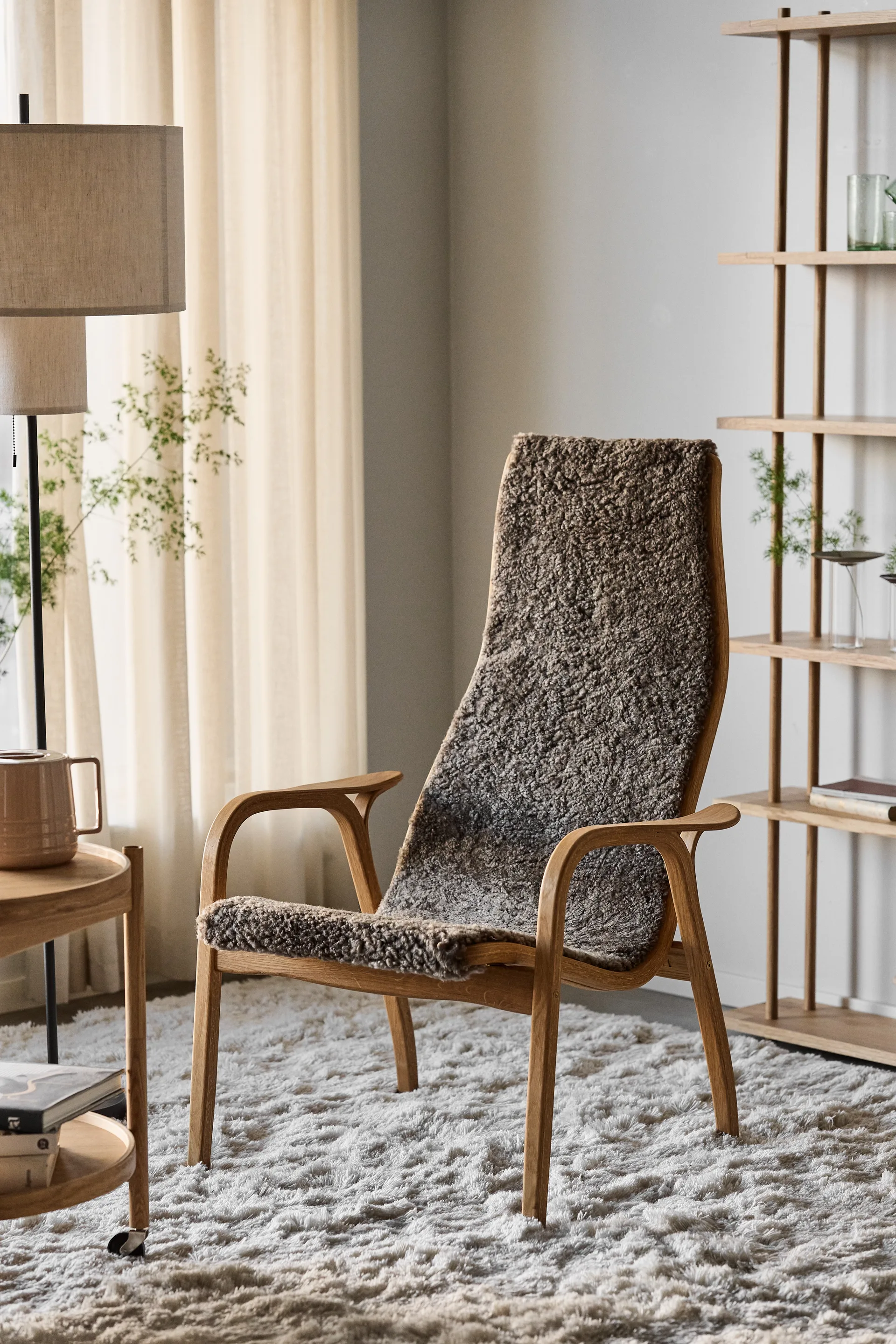 Lamino arm chair oiled oak/sheep skin, Sahara (nougat brown) Swedese