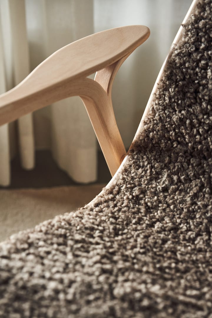 Lamino armchair and footstool varnished beech/sheepskin - Sahara (nougat-brown) - Swedese