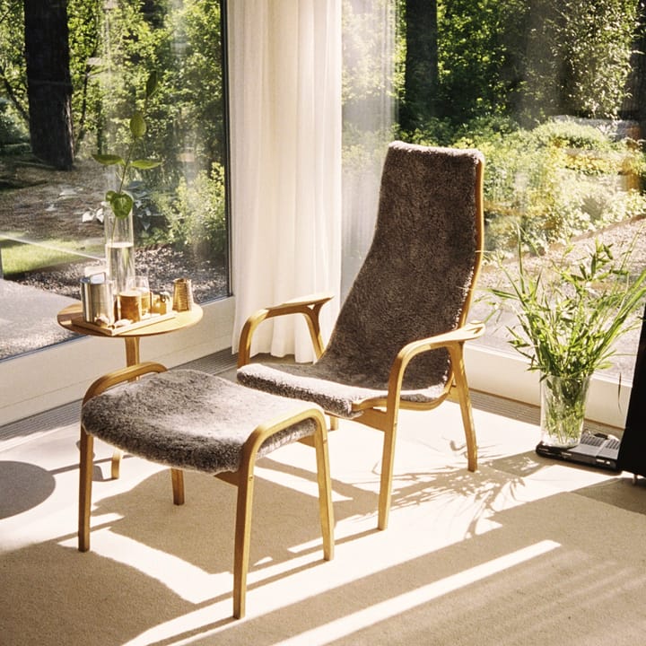 Lamino armchair - Sheepskin sahara, lacquered walnut - Swedese