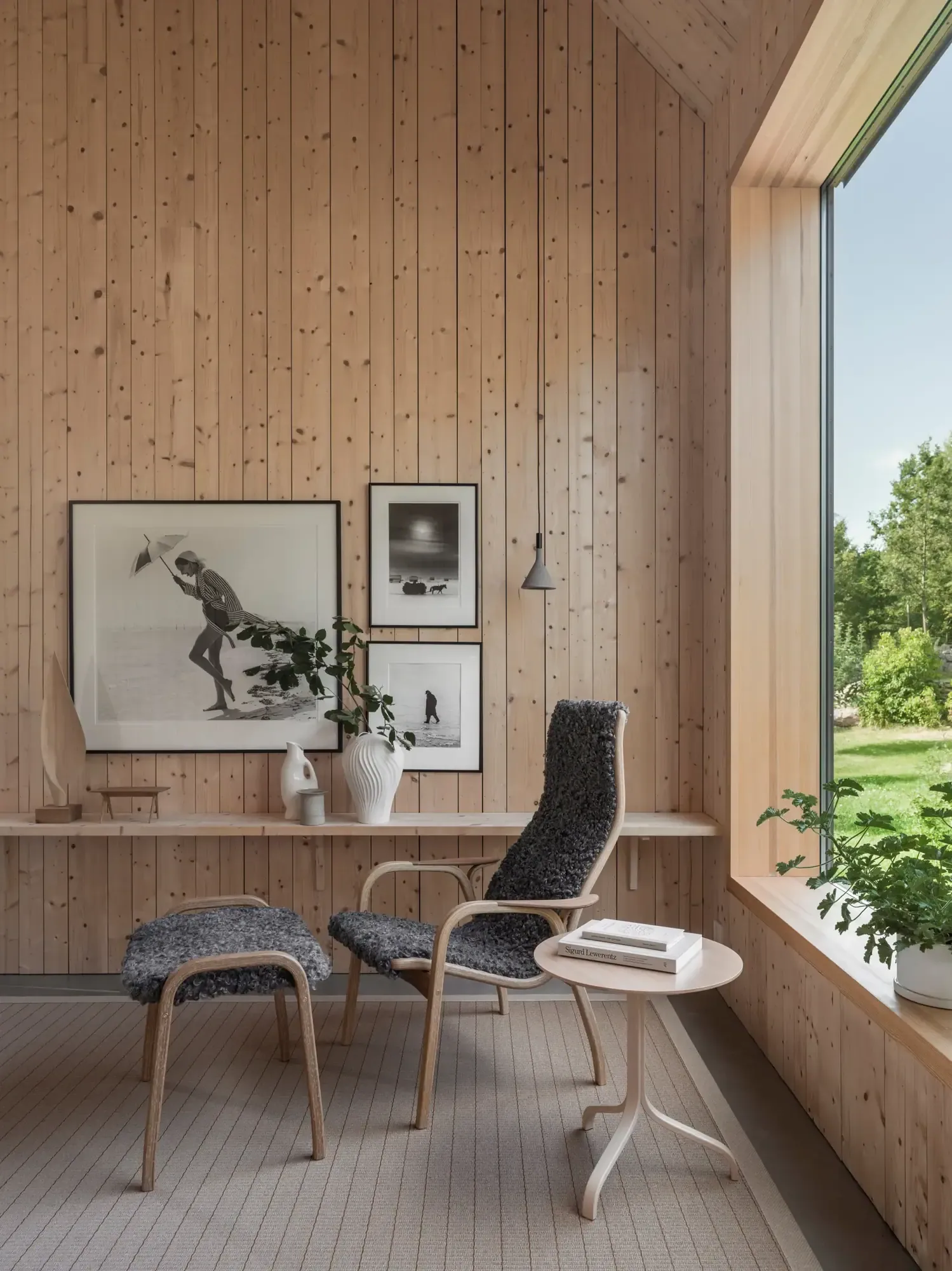 Lamino footstool, Sheepskin Moonlight-lacquered beech Swedese