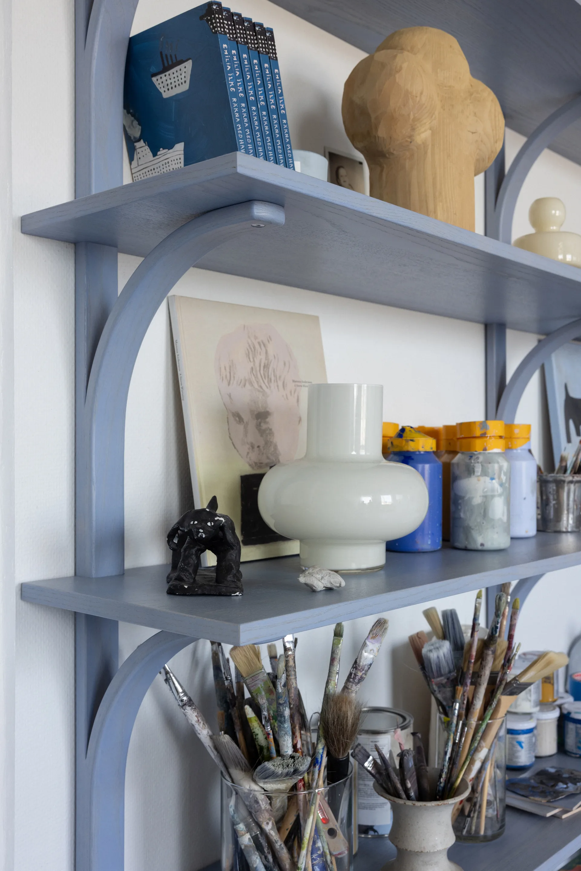 Levi shelf, Lacquered oak-stainless steel, 2 shelves, 90 cm Swedese