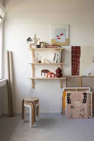 Levi shelf - White-pigmented ash-brass, 2 shelves, 180 cm - Swedese