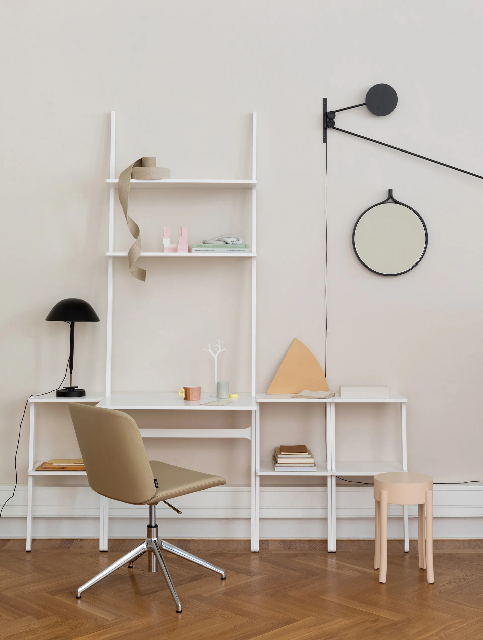 Libri shelf 2 shelf, Ash lacquered nutmeg Swedese