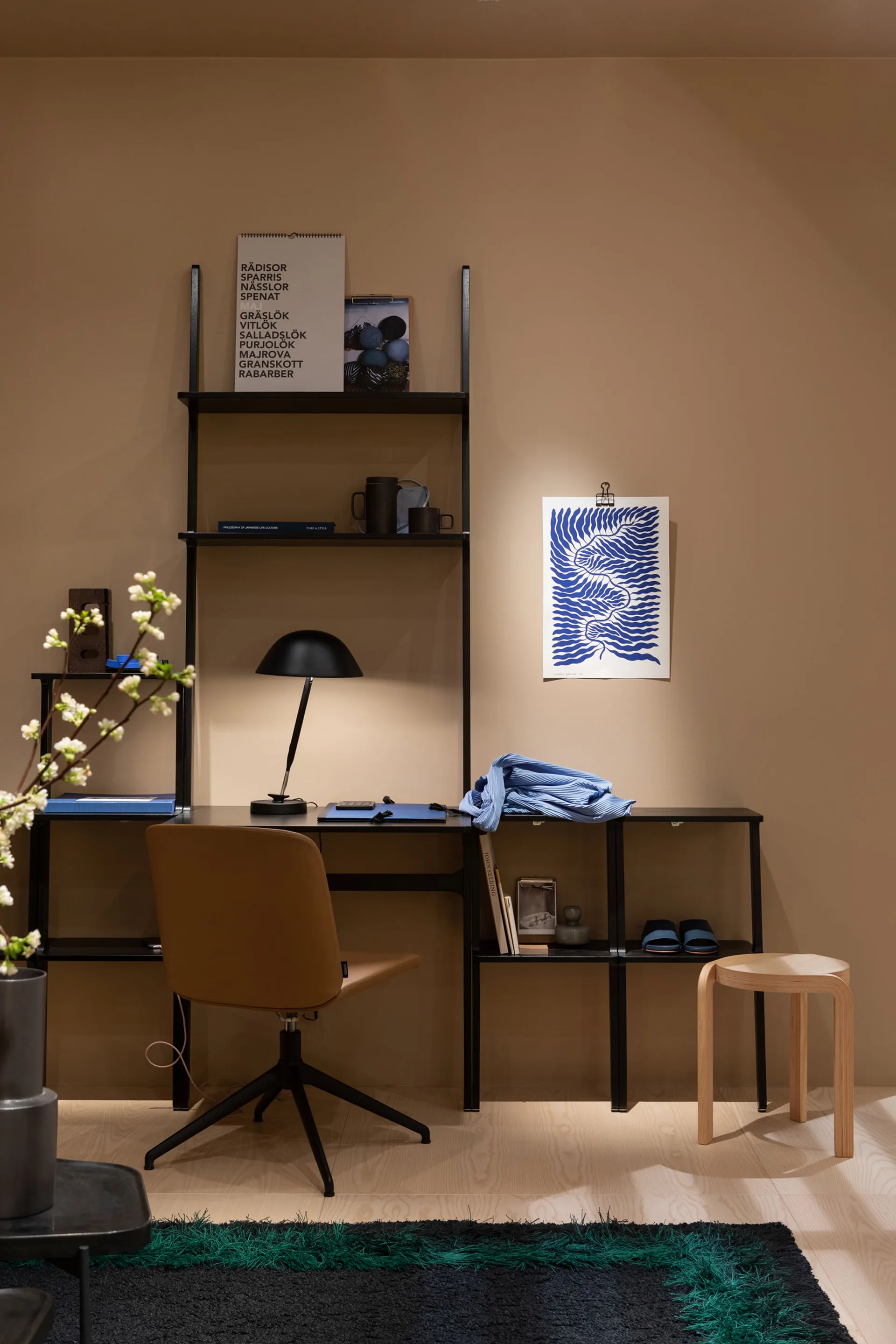 Libri writing table, Ash lacquered nutmeg Swedese