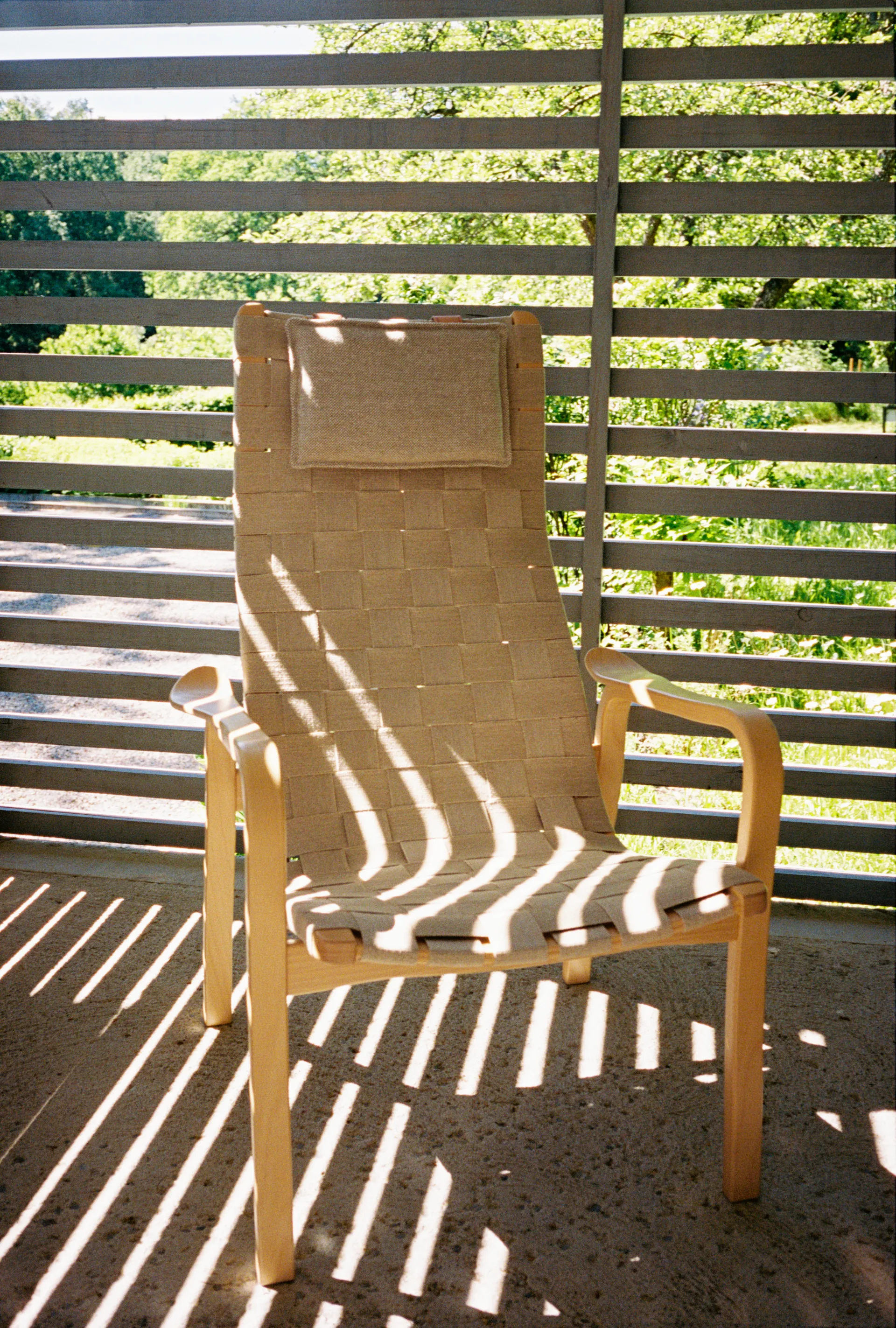 Primo arm chair high with neck cushion laquered beech, Natural Swedese