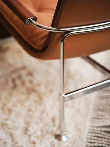 Serpentine armchair - Leather Elmo Soft Light Brown-chrome-tärnsjö Cognac - Swedese