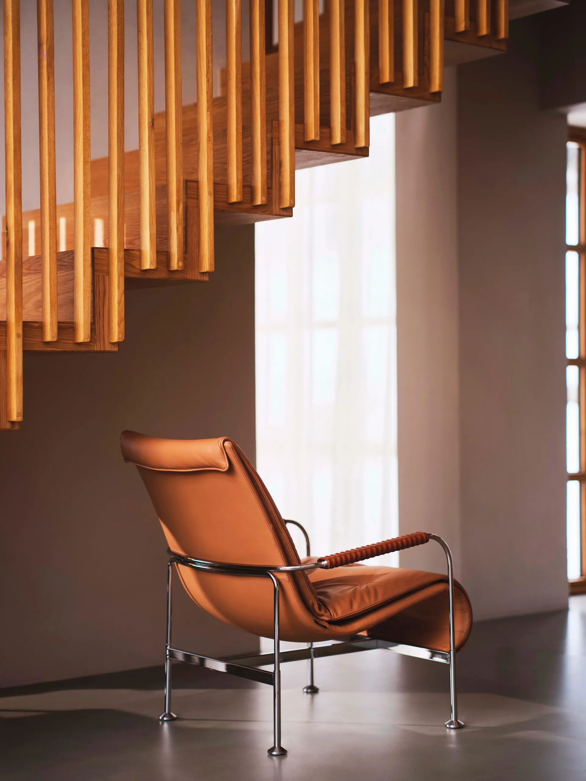 Serpentine armchair, Leather Elmo Soft Light Brown-chrome-tärnsjö Cognac Swedese