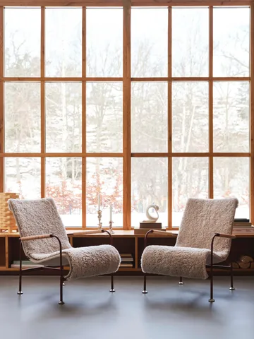 Serpentine armchair - Sheepskin Moonlight-nutmeg-Tärnsjö Cognac - Swedese