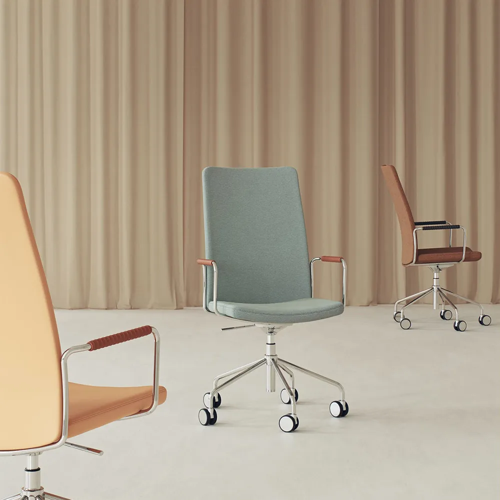 Stella high office chair can be raised/lowered without tilting, Leather elmosoft 33001 brown, chrome, adjustable seat height Swedese