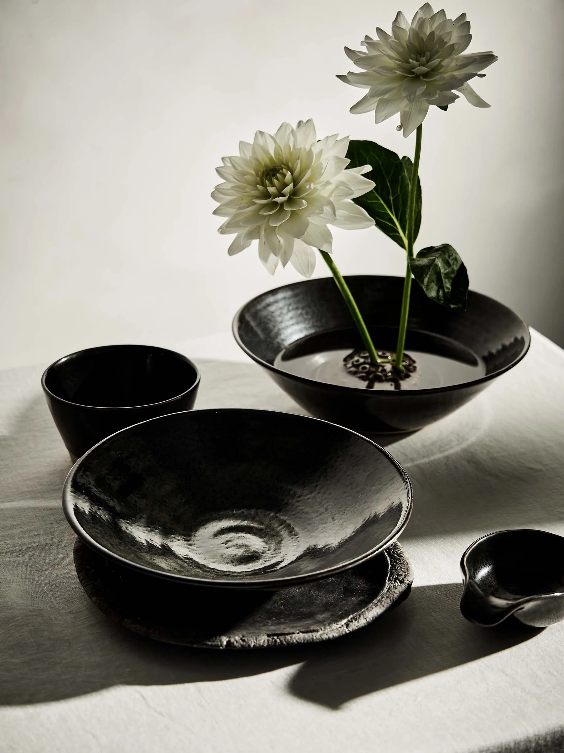 Fenix serving bowl large Ø28.5 cm, Brown-black Tell Me More