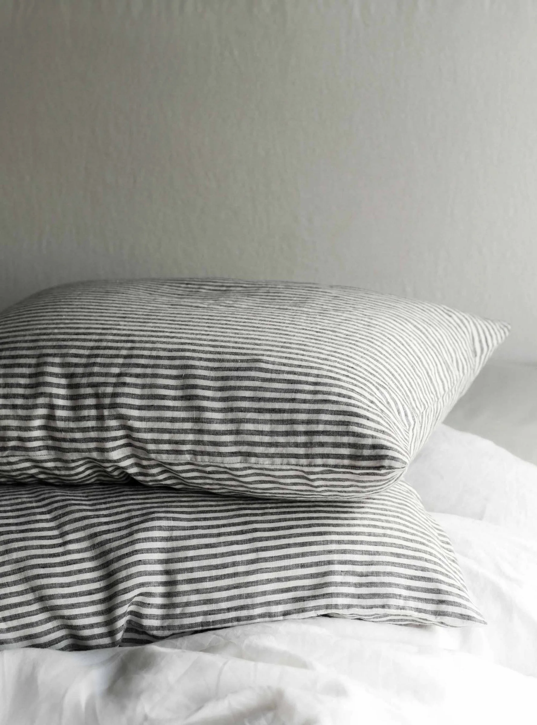 Stonewashed linen pillowcase 50x60 cm 2-pack, Grey-white Tell Me More
