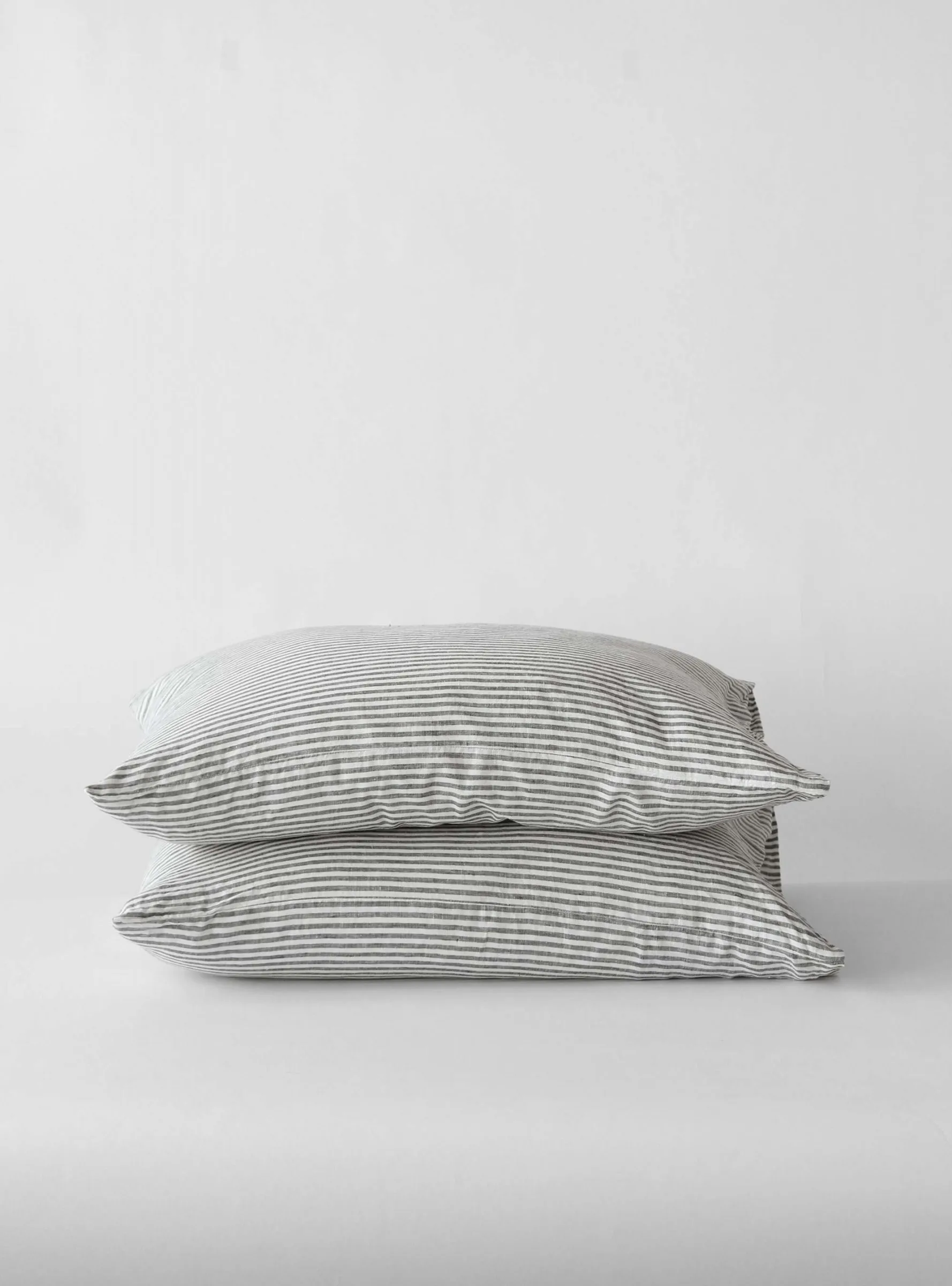Stonewashed linen pillowcase 50x70 cm 2-pack, Grey-white Tell Me More