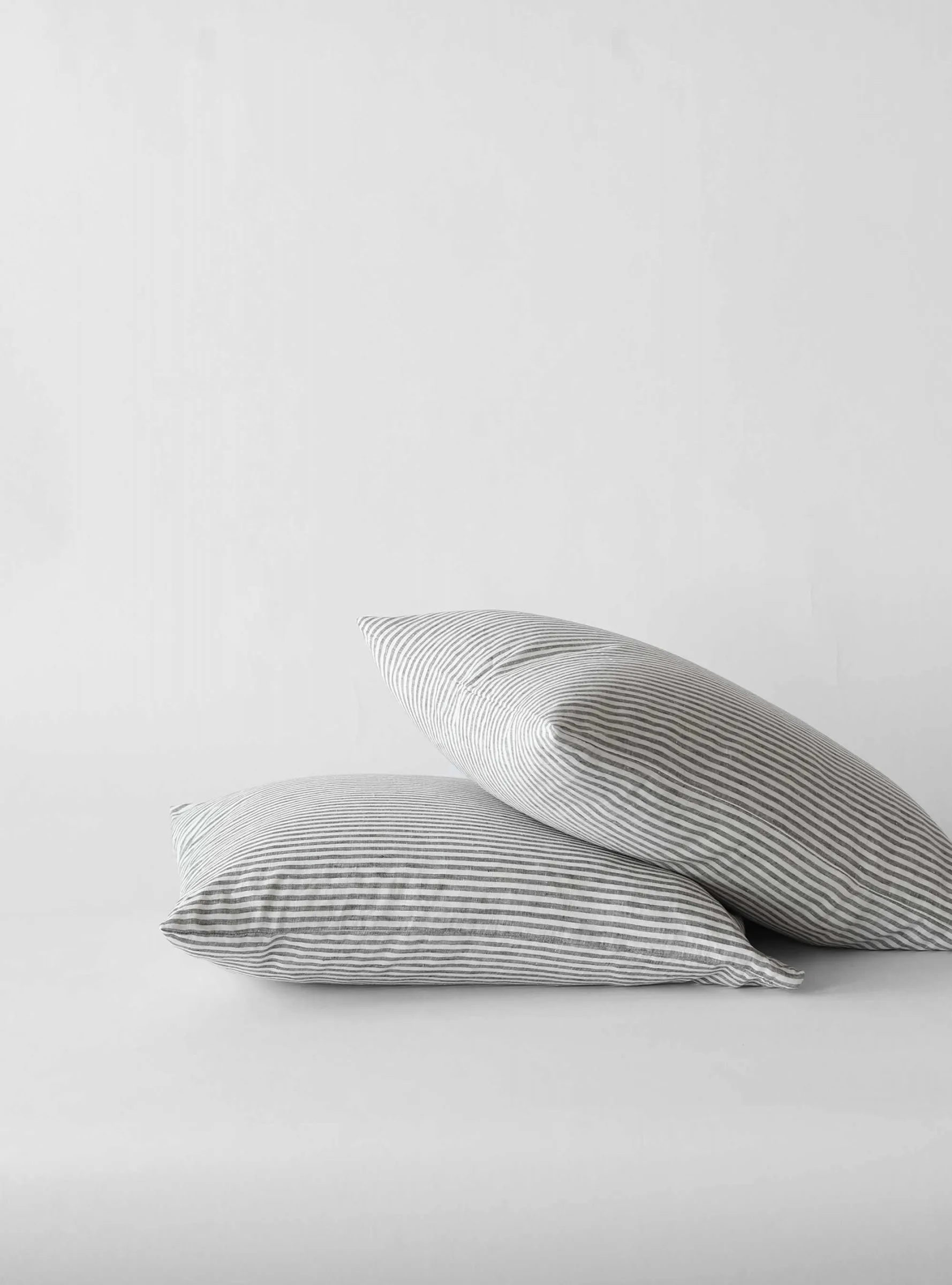 Stonewashed linen pillowcase 65x65 cm, Grey-white Tell Me More