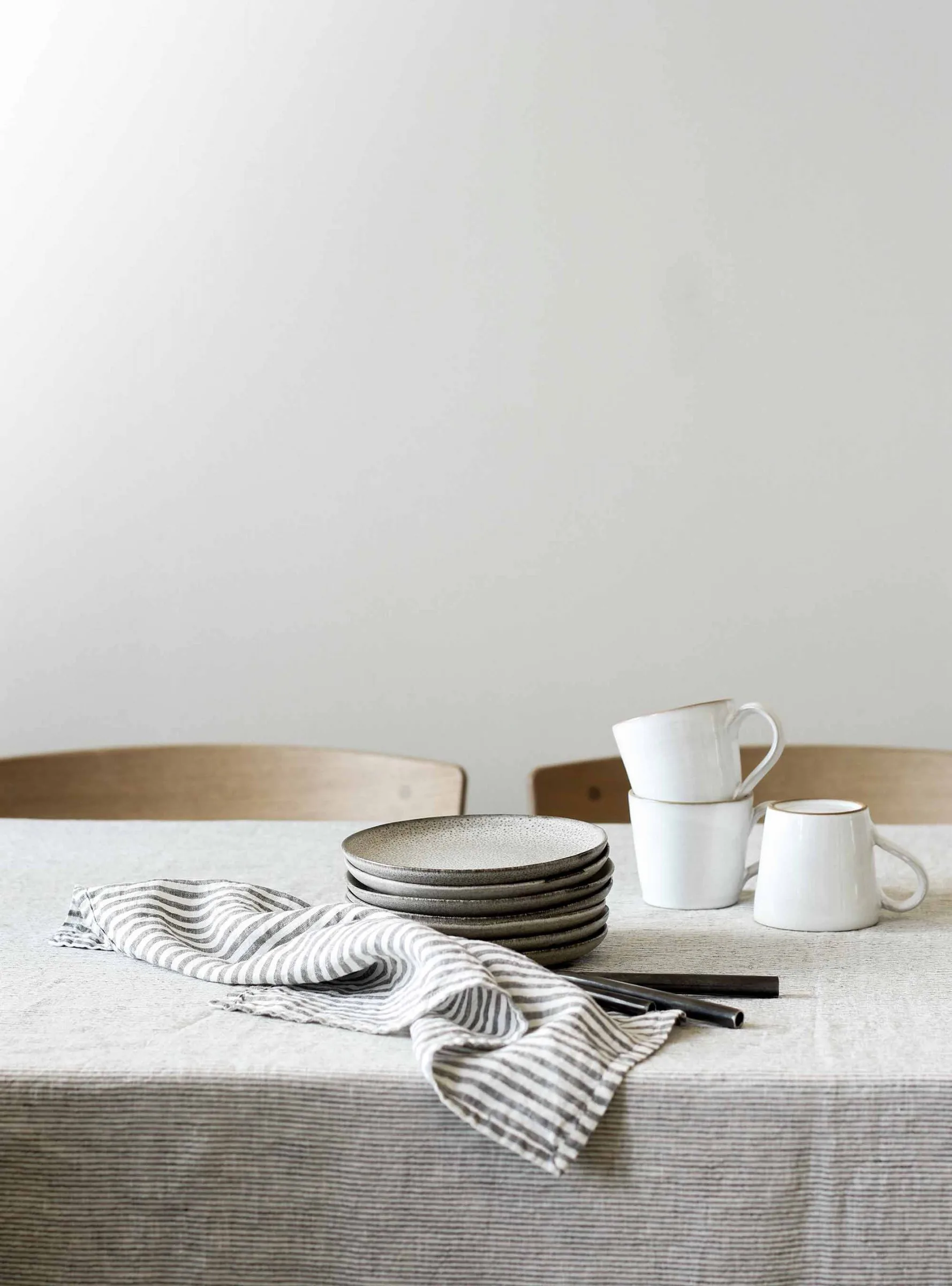 Tablecloth linen 160x330 cm, Pinestripe Tell Me More