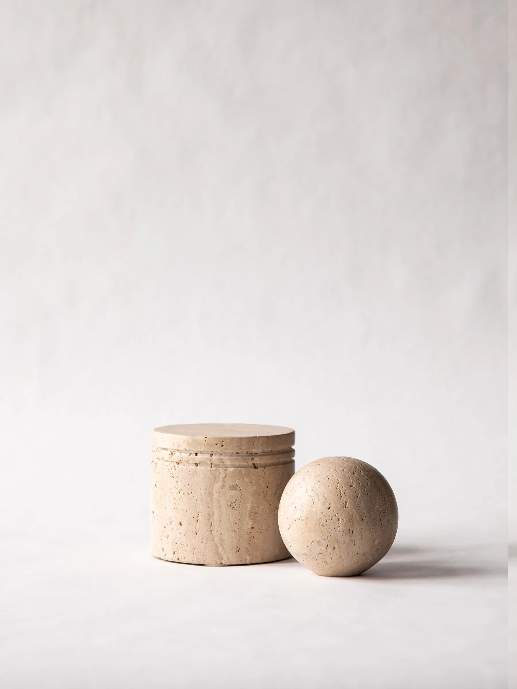 Travertine jar with lid, Ø13 cm Tell Me More