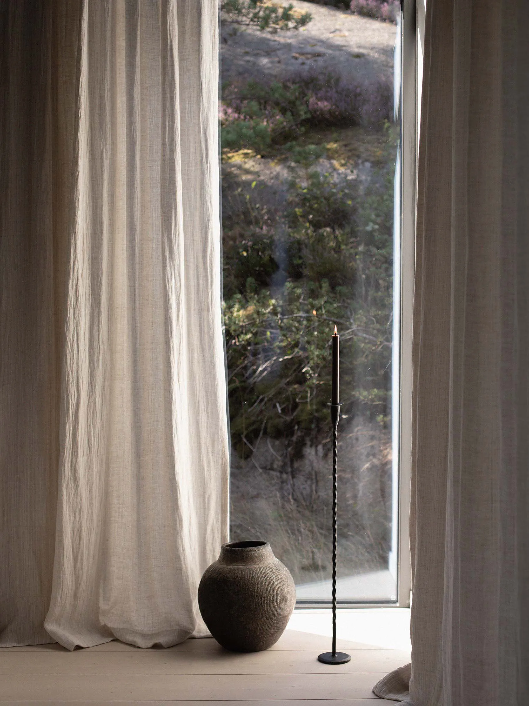 Twist floor candle holder 80 cm, Black Tell Me More