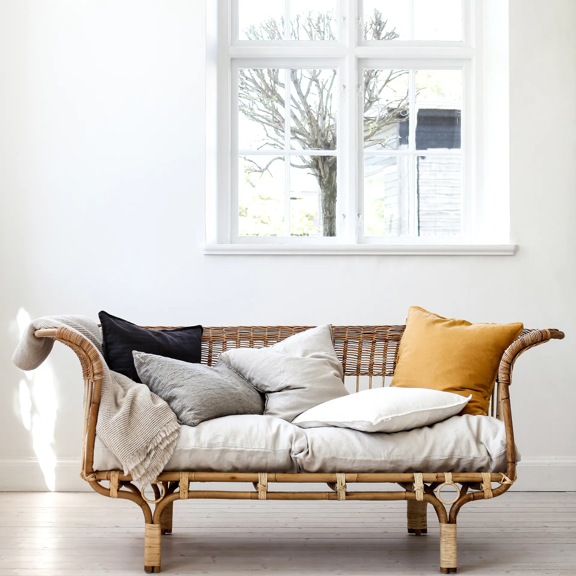 Washed linen cushion cover 50x50 cm, carbon (black) Tell Me More