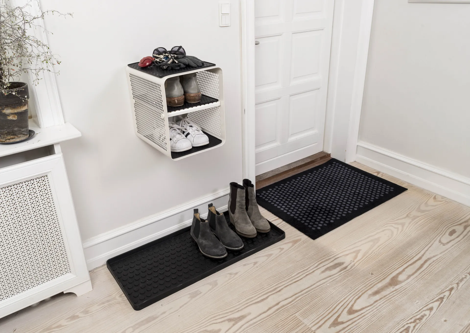 Dot doormat, Black. 60x90 cm tica copenhagen