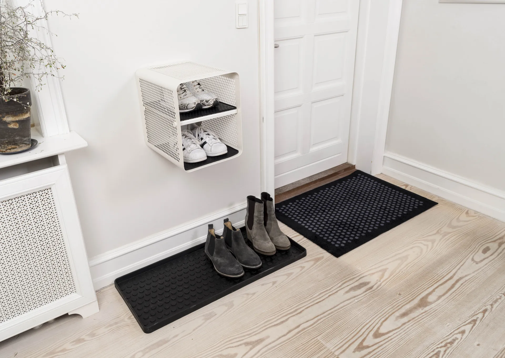 Dot doormat, Black. 60x90 cm tica copenhagen