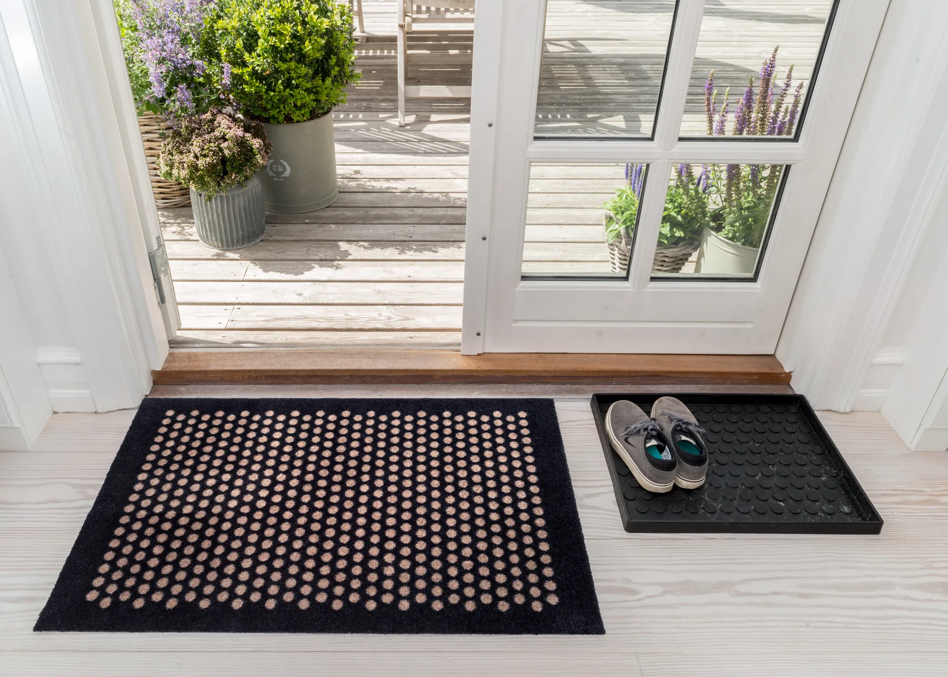 Dot doormat, Black-sand. 60x90 cm tica copenhagen