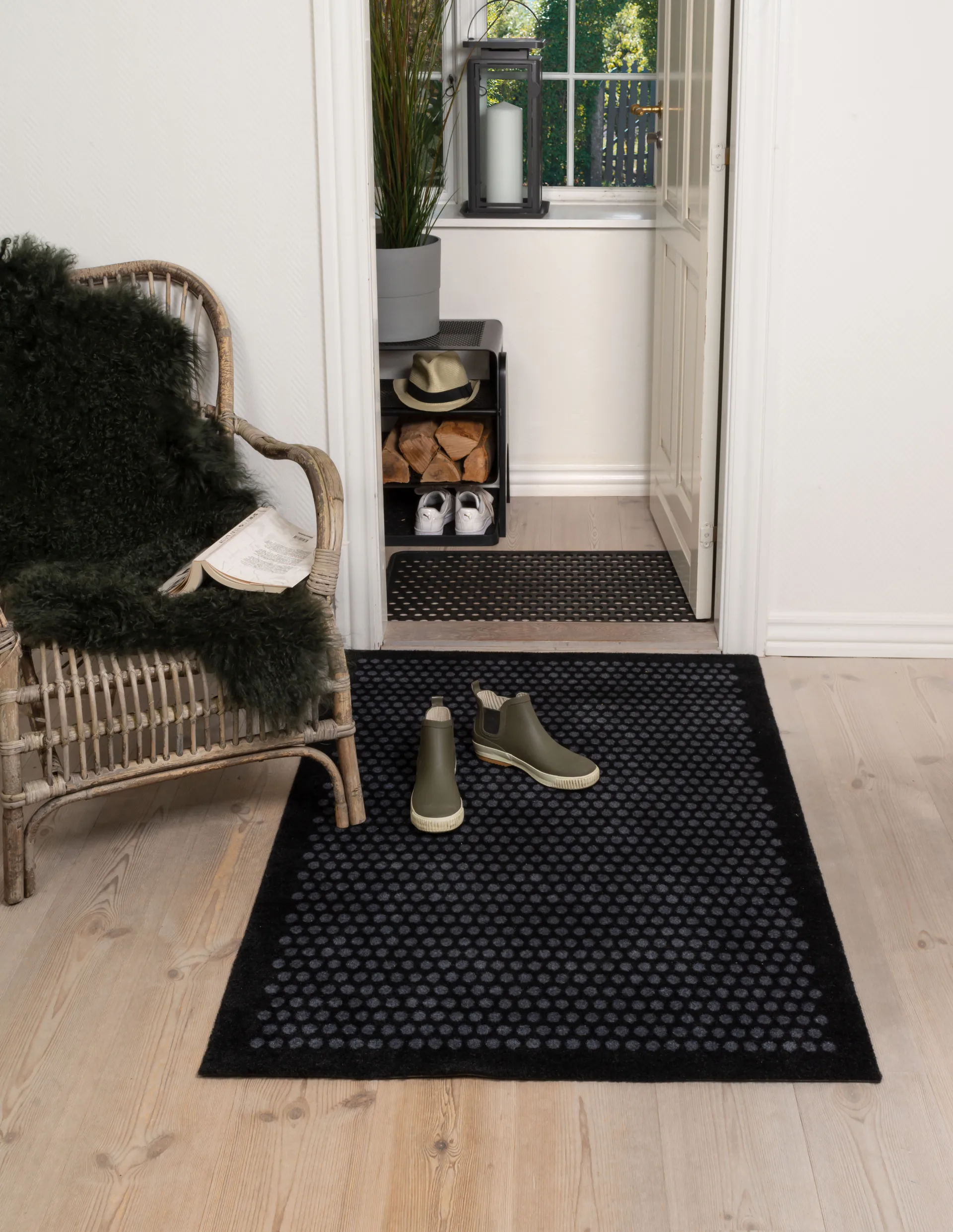Dot hallway rug, Black. 90x130 cm tica copenhagen