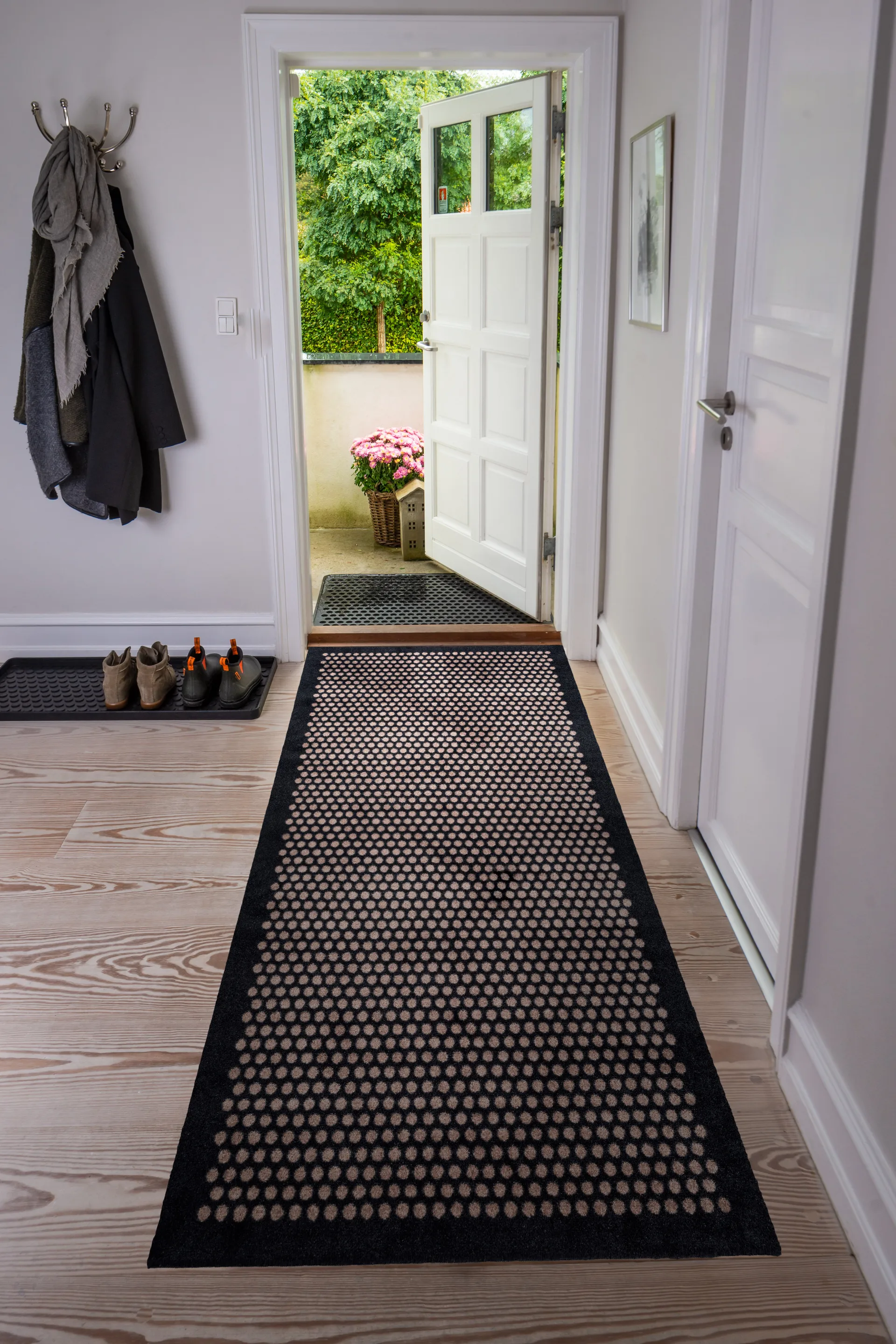 Dot hallway rug, Black-sand. 90x200 cm tica copenhagen