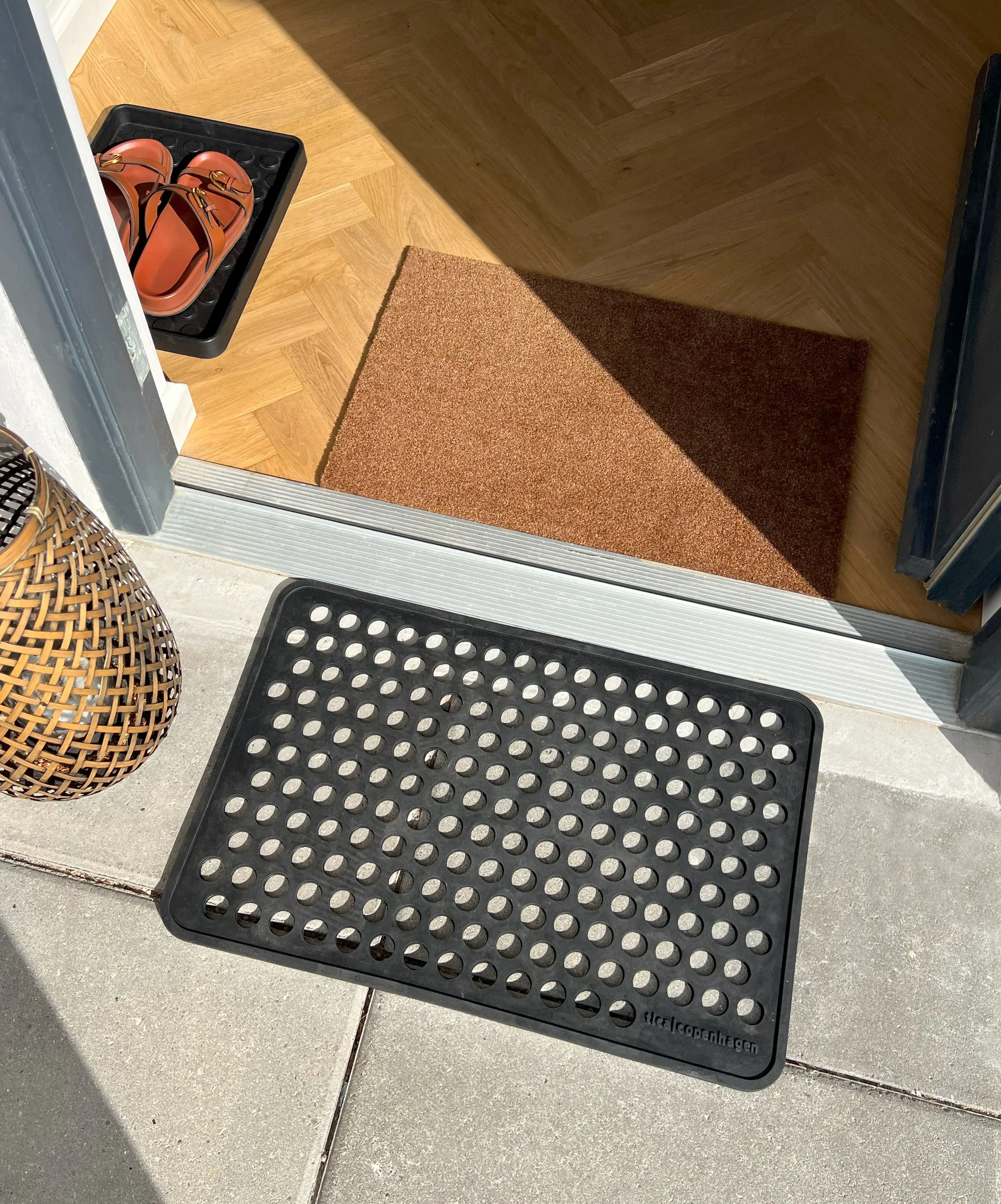 Dot rubber doormat, 40x60 cm tica copenhagen