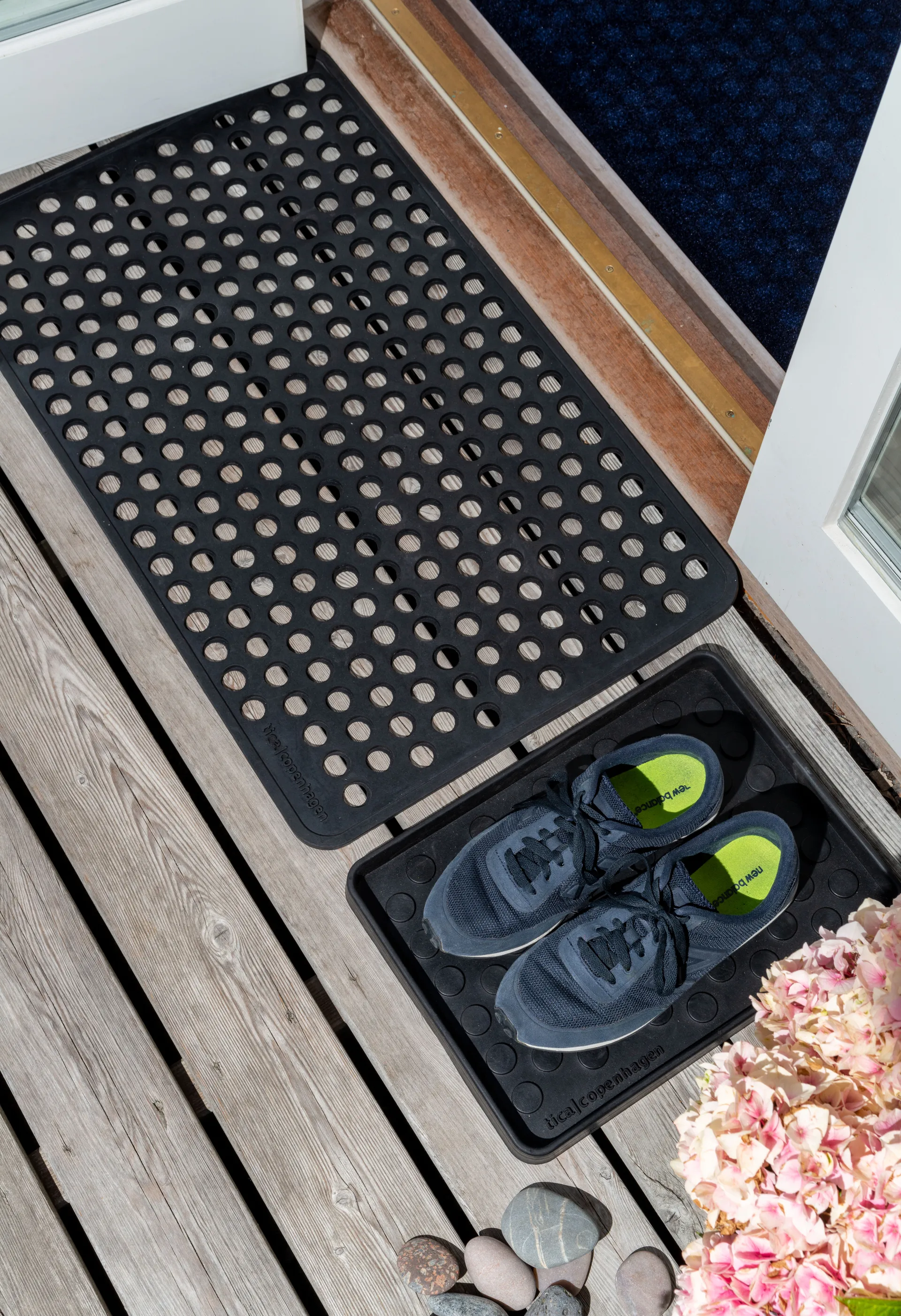 Dot rubber doormat, 45x75 cm tica copenhagen
