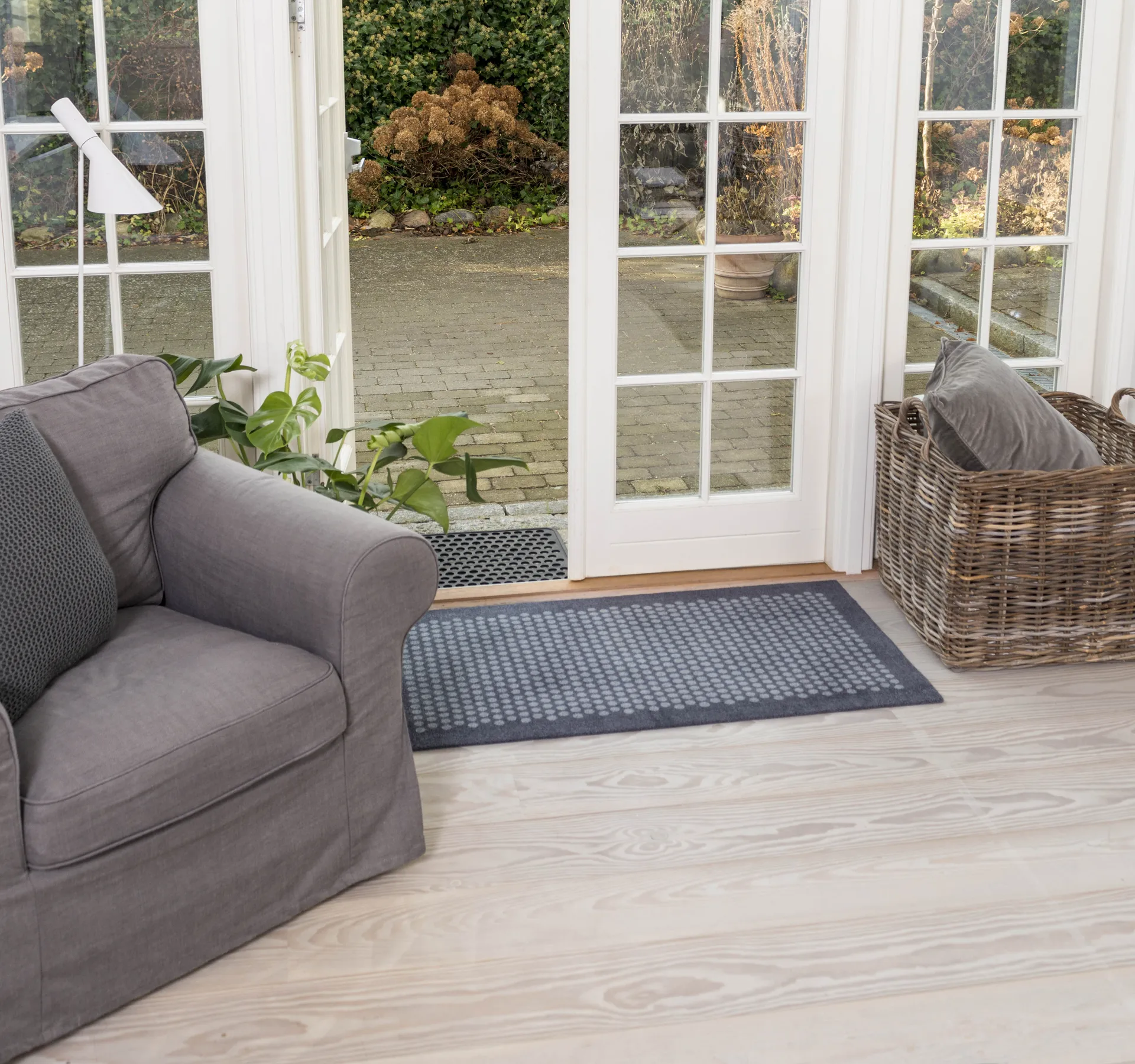 Dot rubber doormat, 45x75 cm tica copenhagen