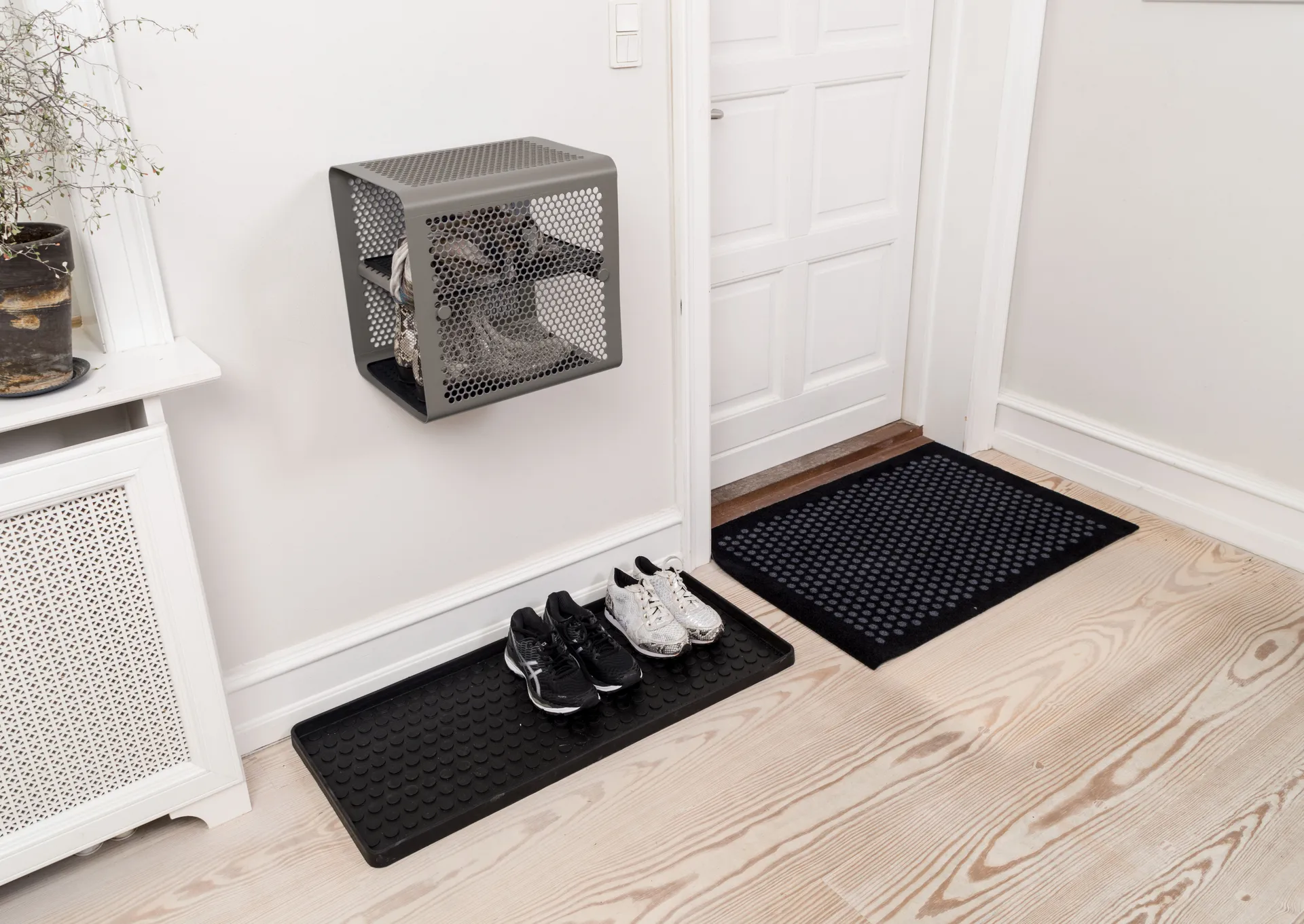 Dot shoe tray, Large. 38x88 cm tica copenhagen