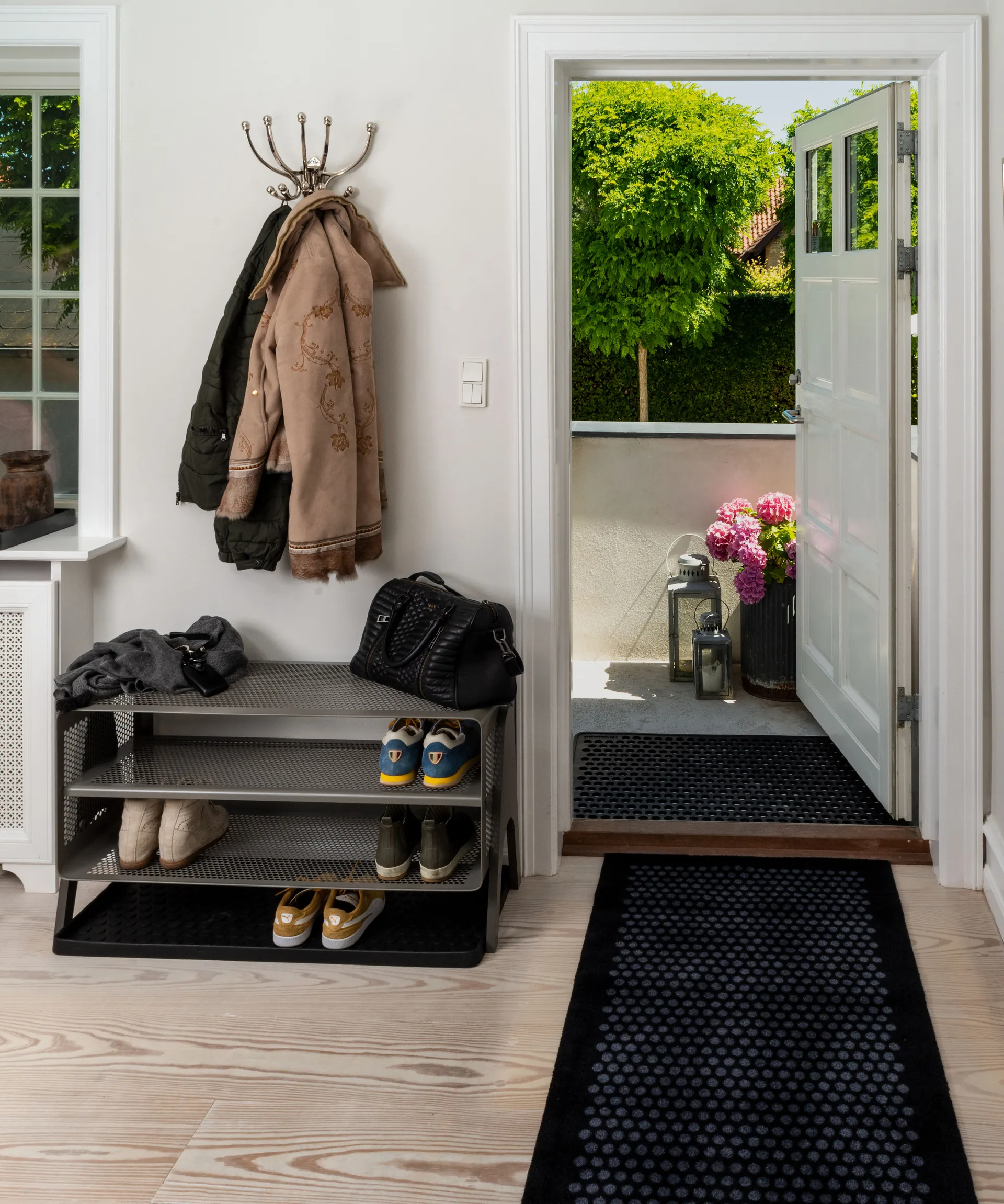 Dot shoe tray, Large. 38x88 cm tica copenhagen