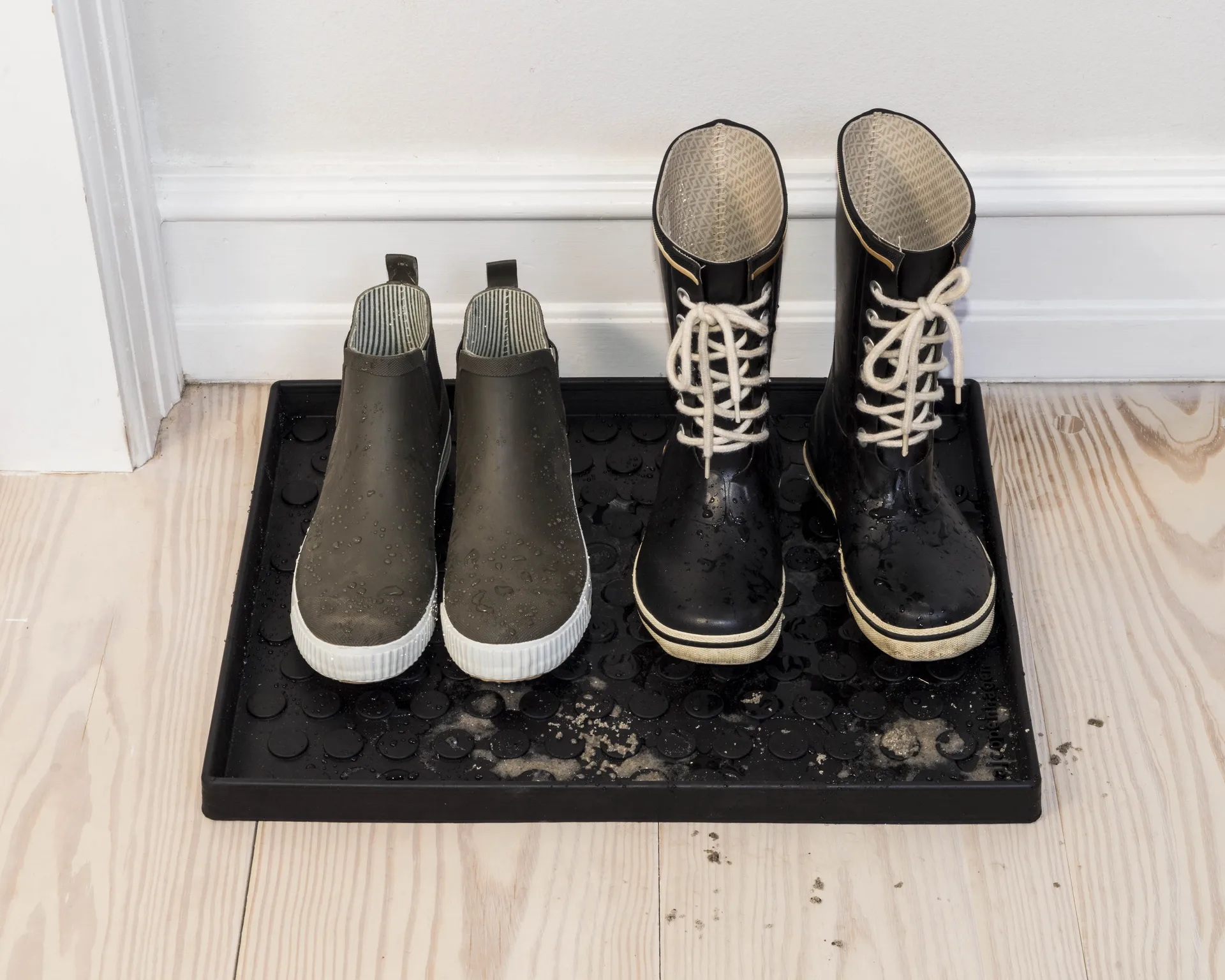 Dot shoe tray, Madium. 38x48 cm tica copenhagen