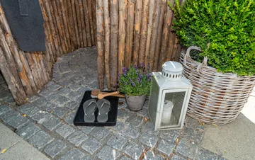 Dot shoe tray - Small. 28x38 cm - tica copenhagen