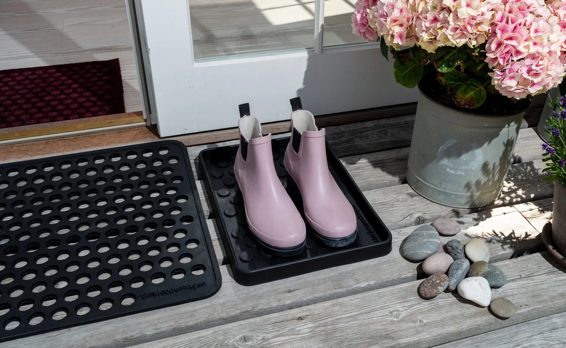 Dot shoe tray, Small. 28x38 cm tica copenhagen