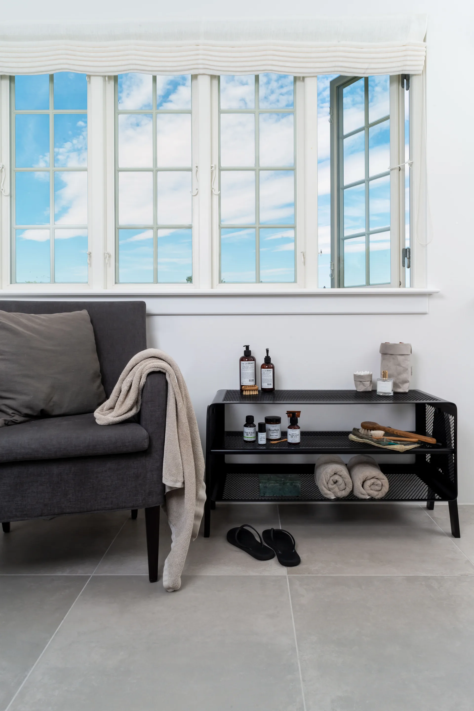 Tica shelf large, Black tica copenhagen