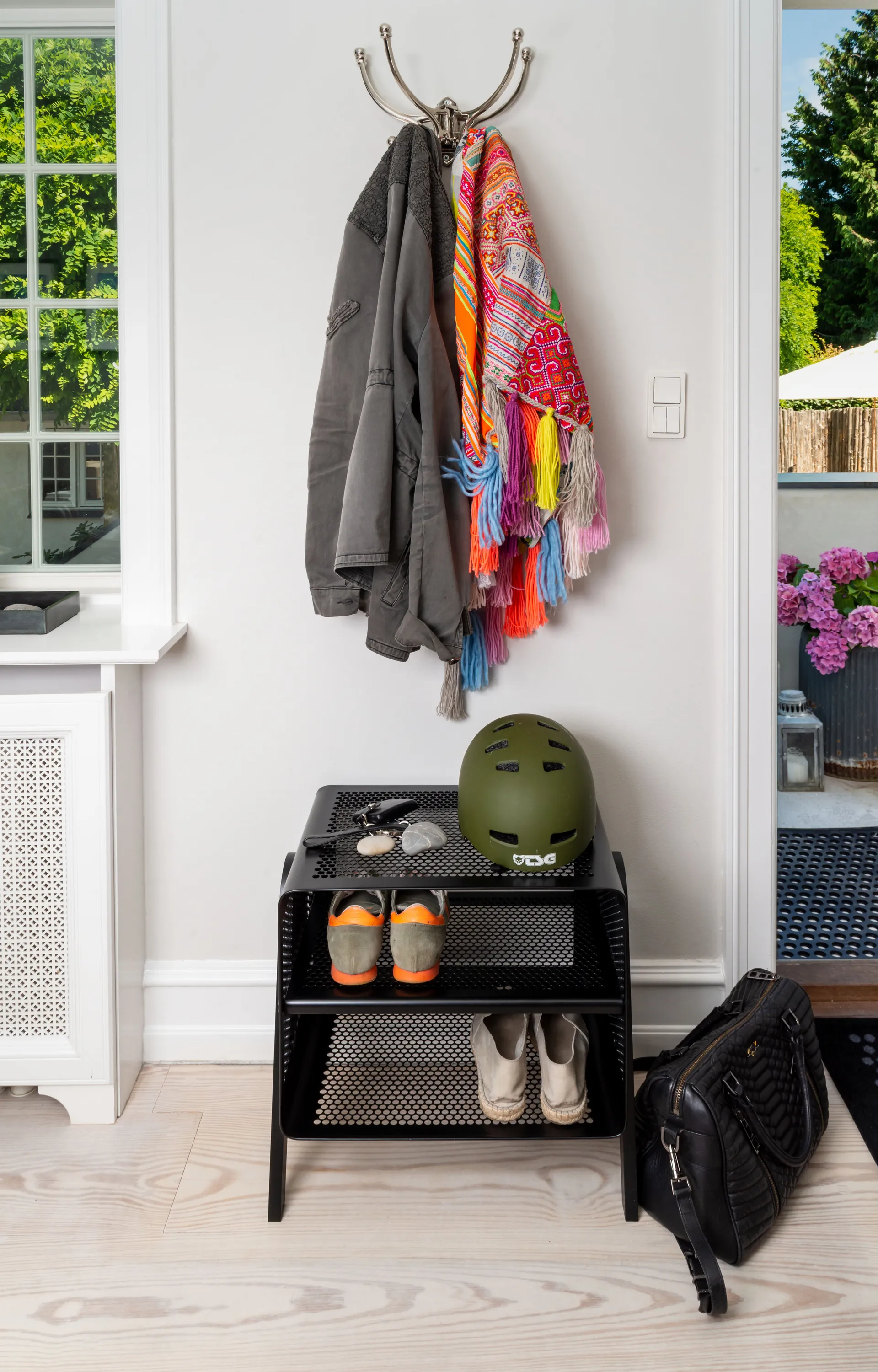 Tica shelf small, Black tica copenhagen