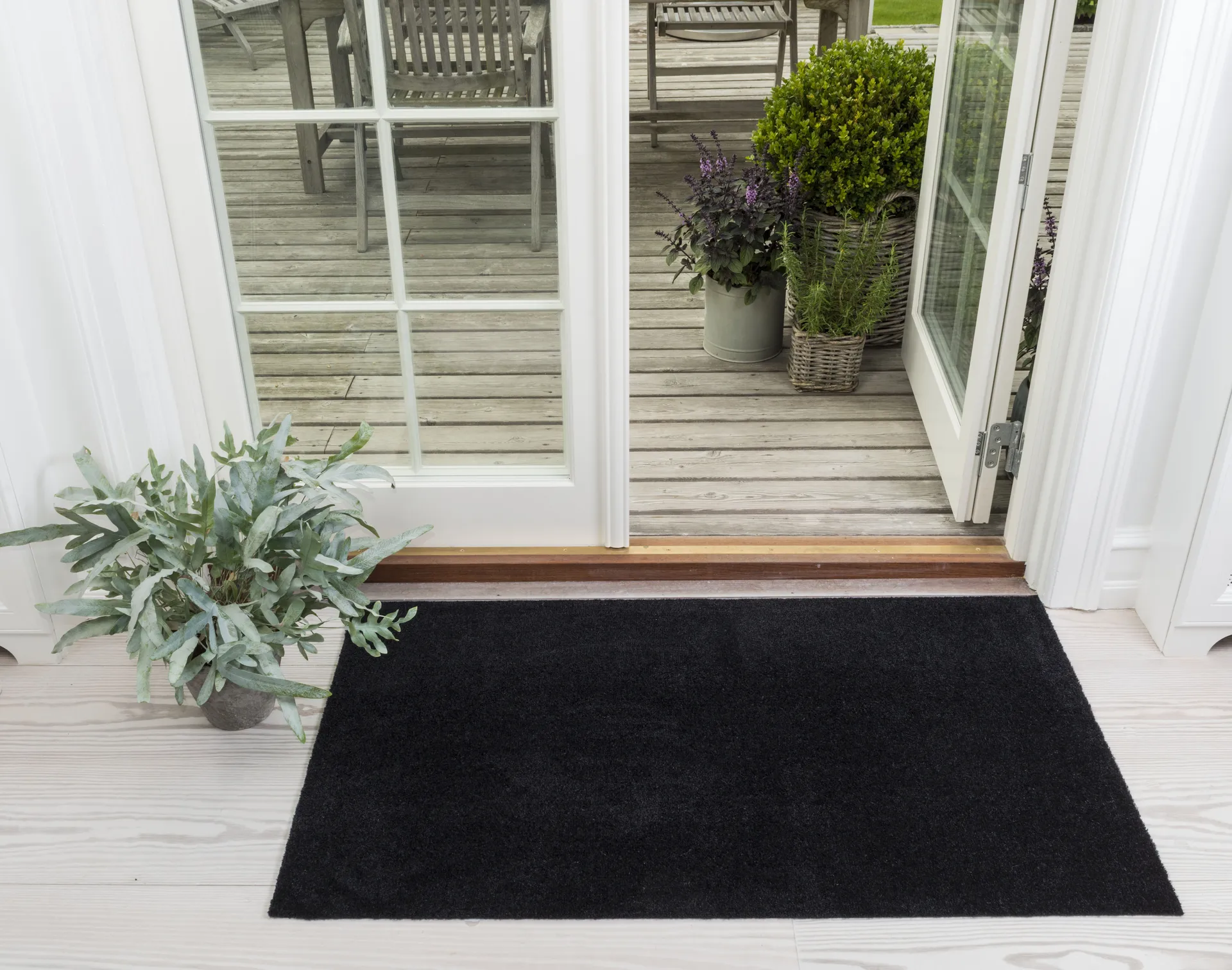 Unicolor hallway rug, Black. 67x120 cm tica copenhagen