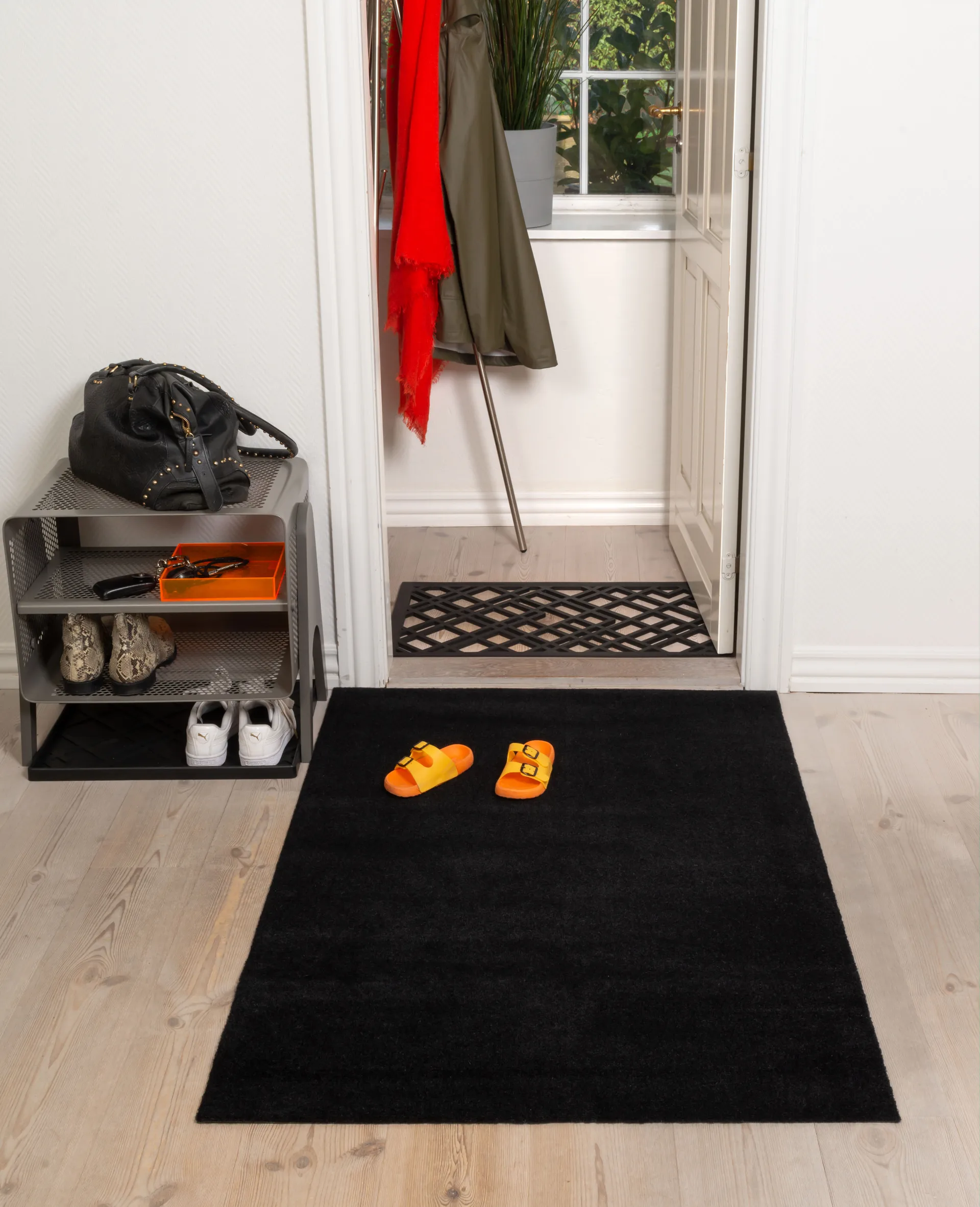 Unicolor hallway rug, Black. 90x130 cm tica copenhagen