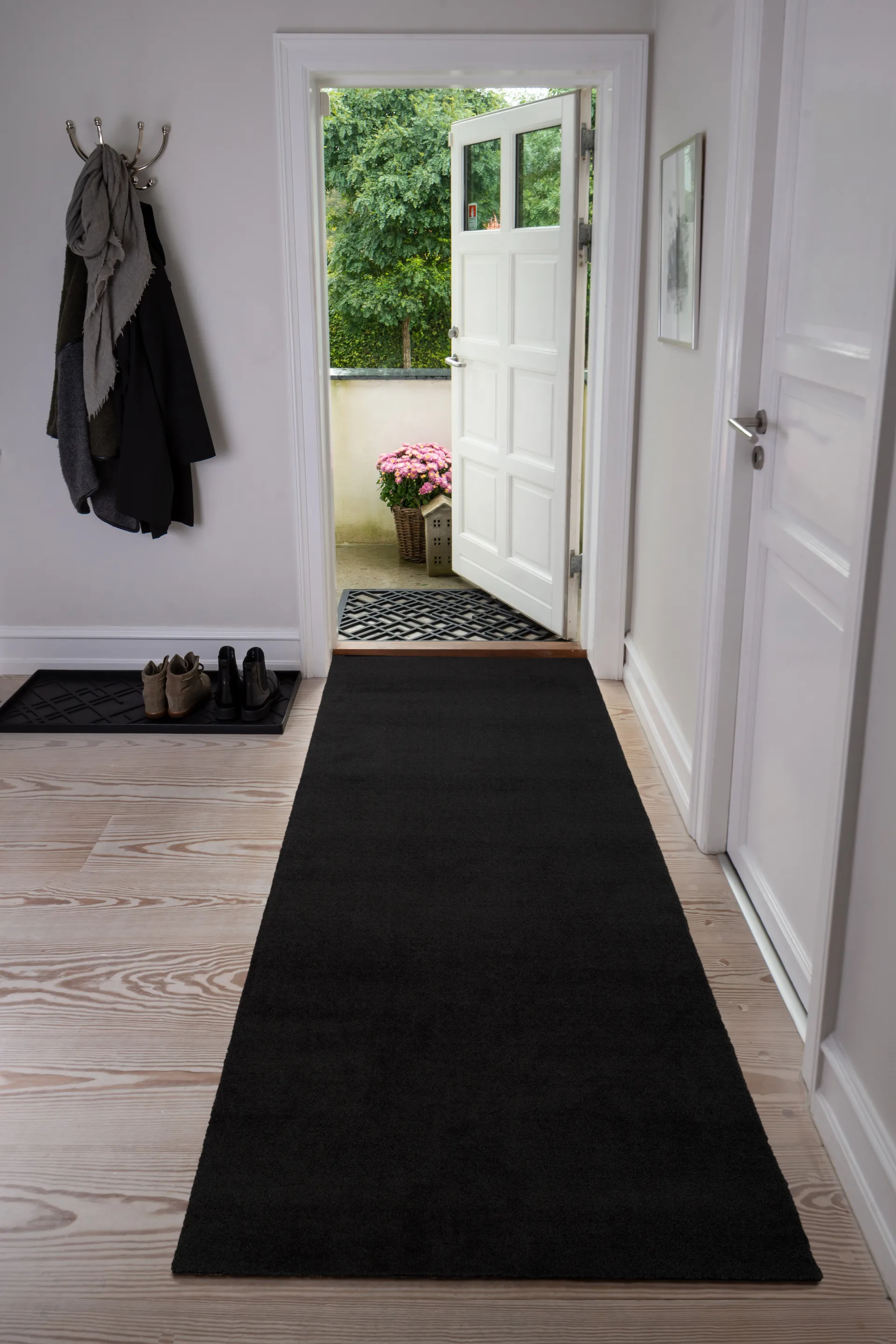Unicolor hallway rug, Black. 90x200 cm tica copenhagen