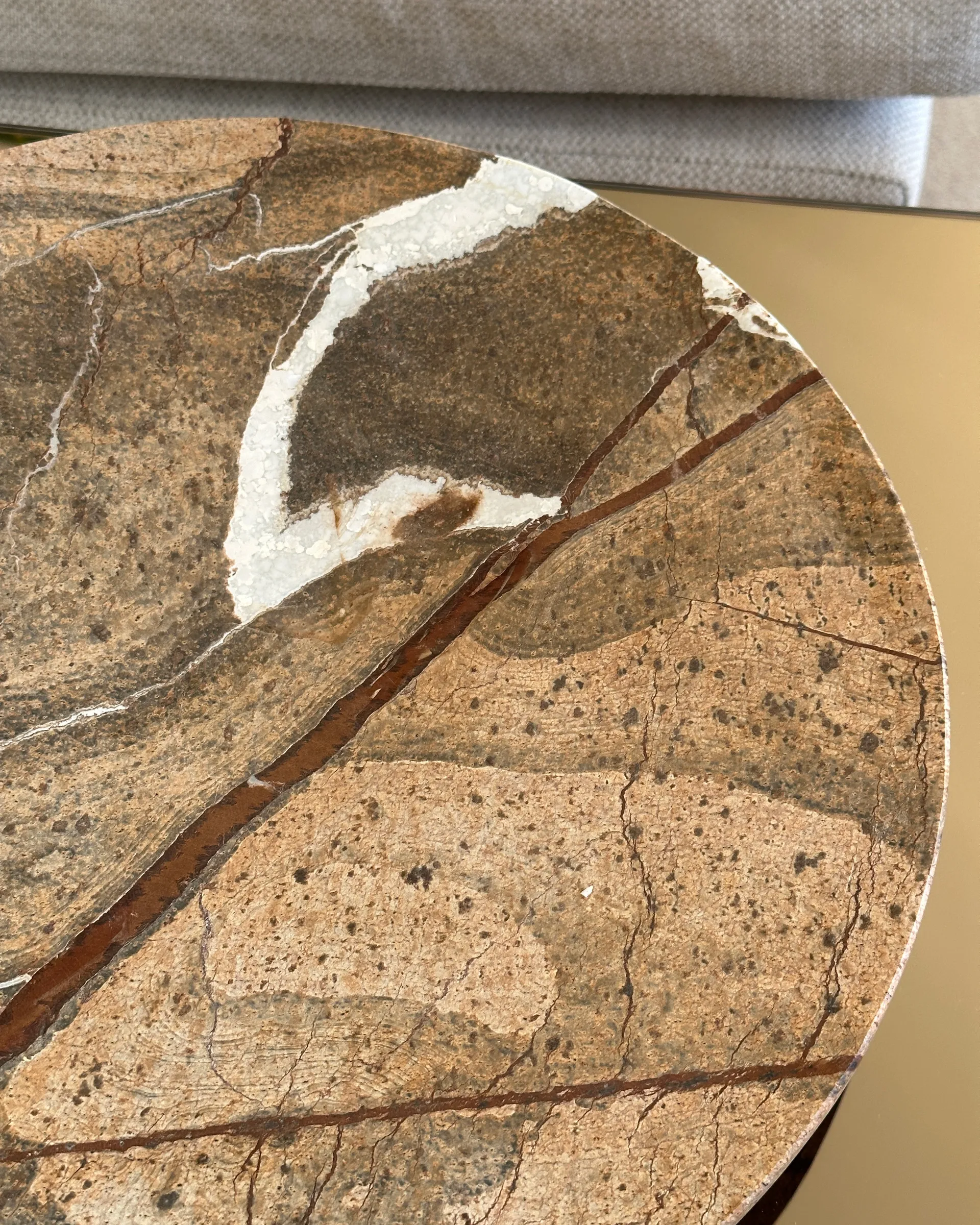 Falker dish, Red stone Tinted