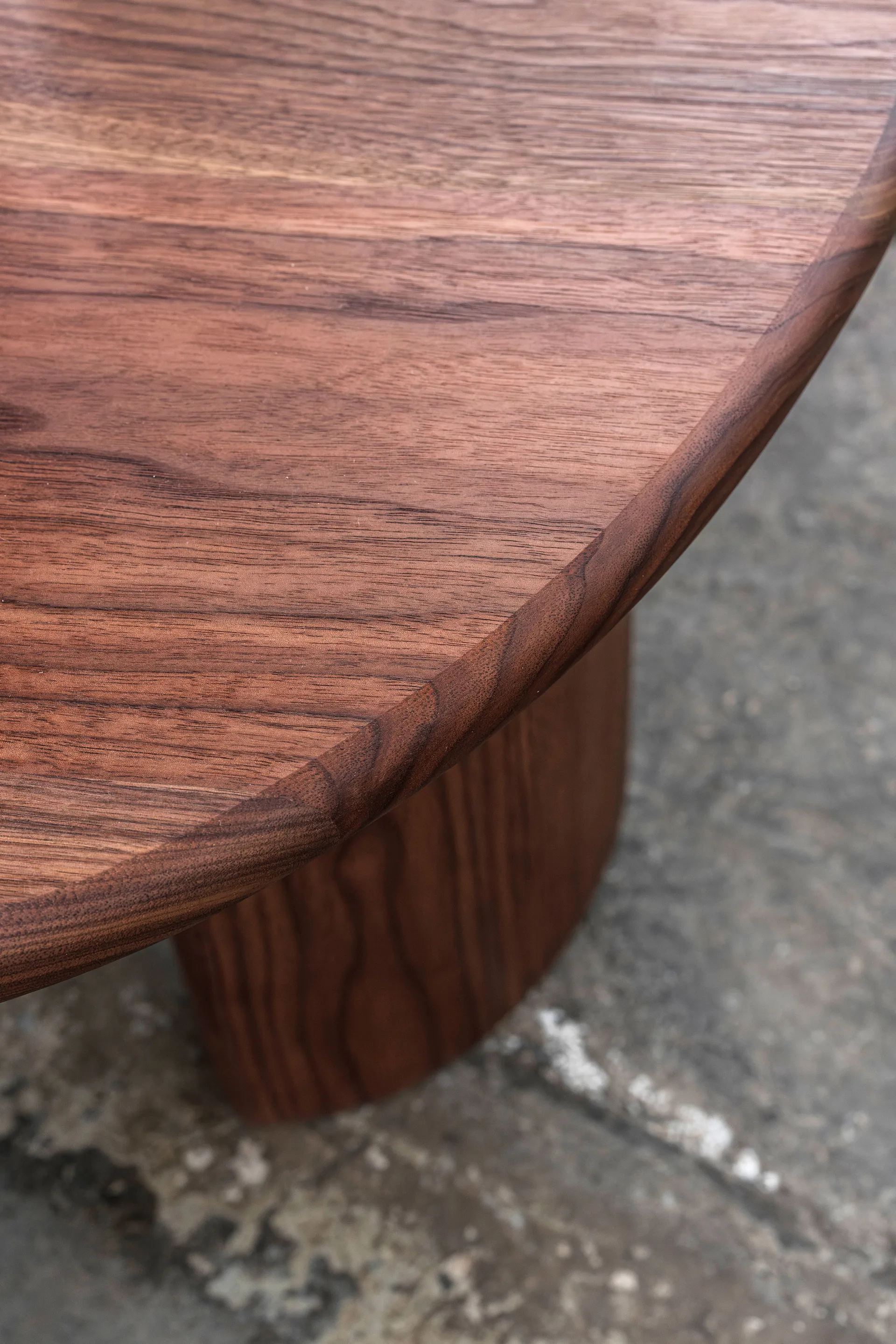 Lowe coffee table, Walnut dark brown Tinted