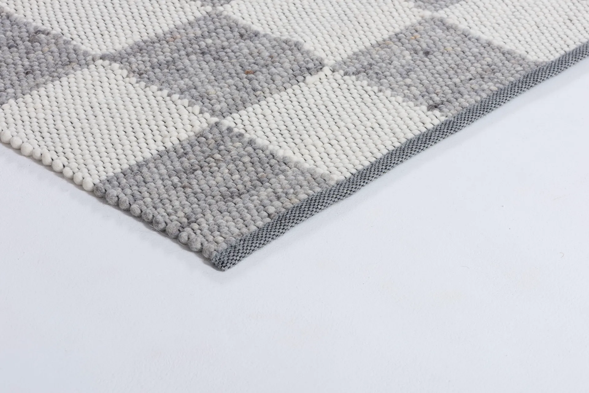 Gotland Design rug Special Edition, Silver-white no. 2418, 70x140 cm Tisca