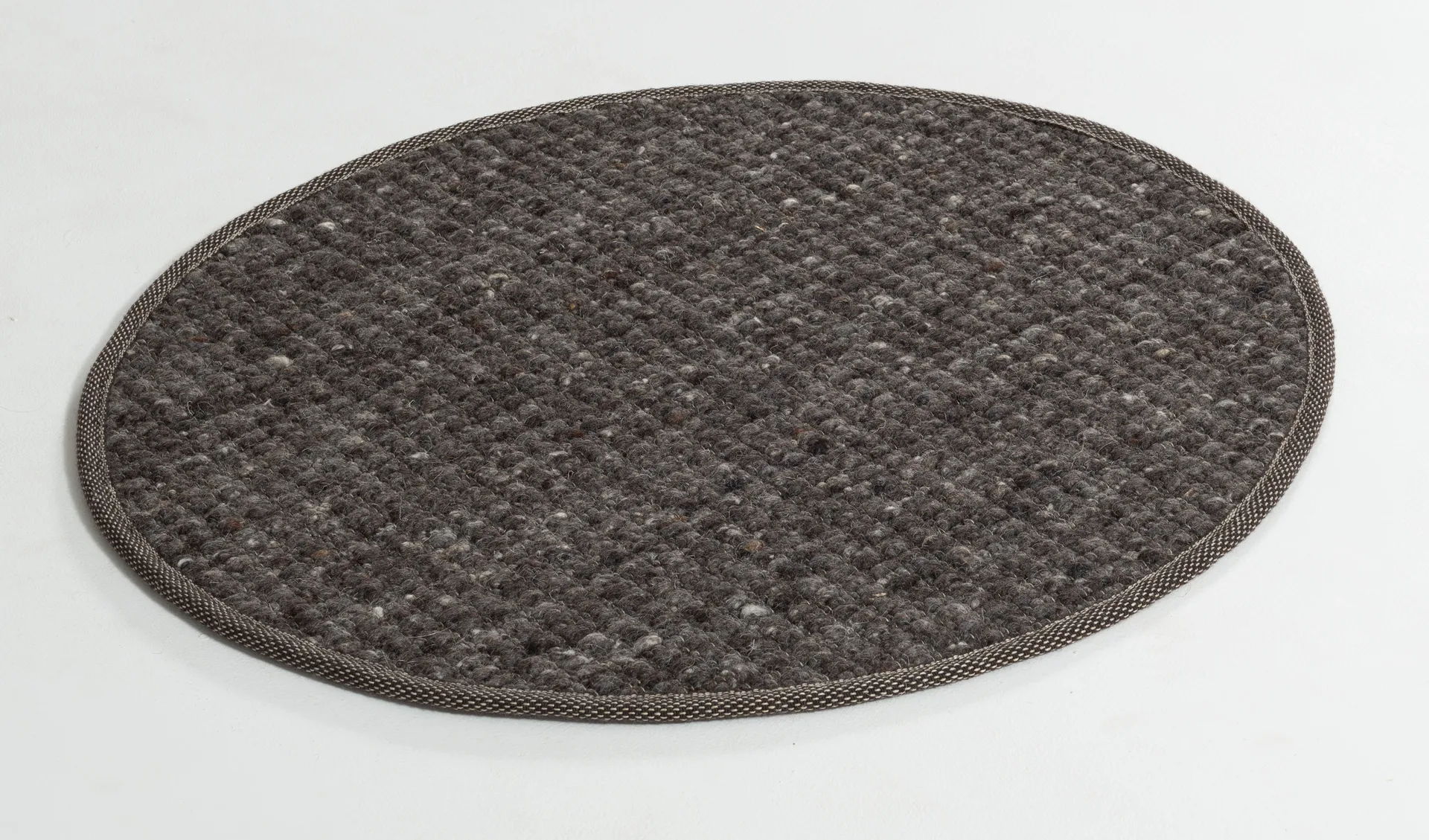 Greenland Swift round rug, Anthracite no. 83, Ø200 cm Tisca