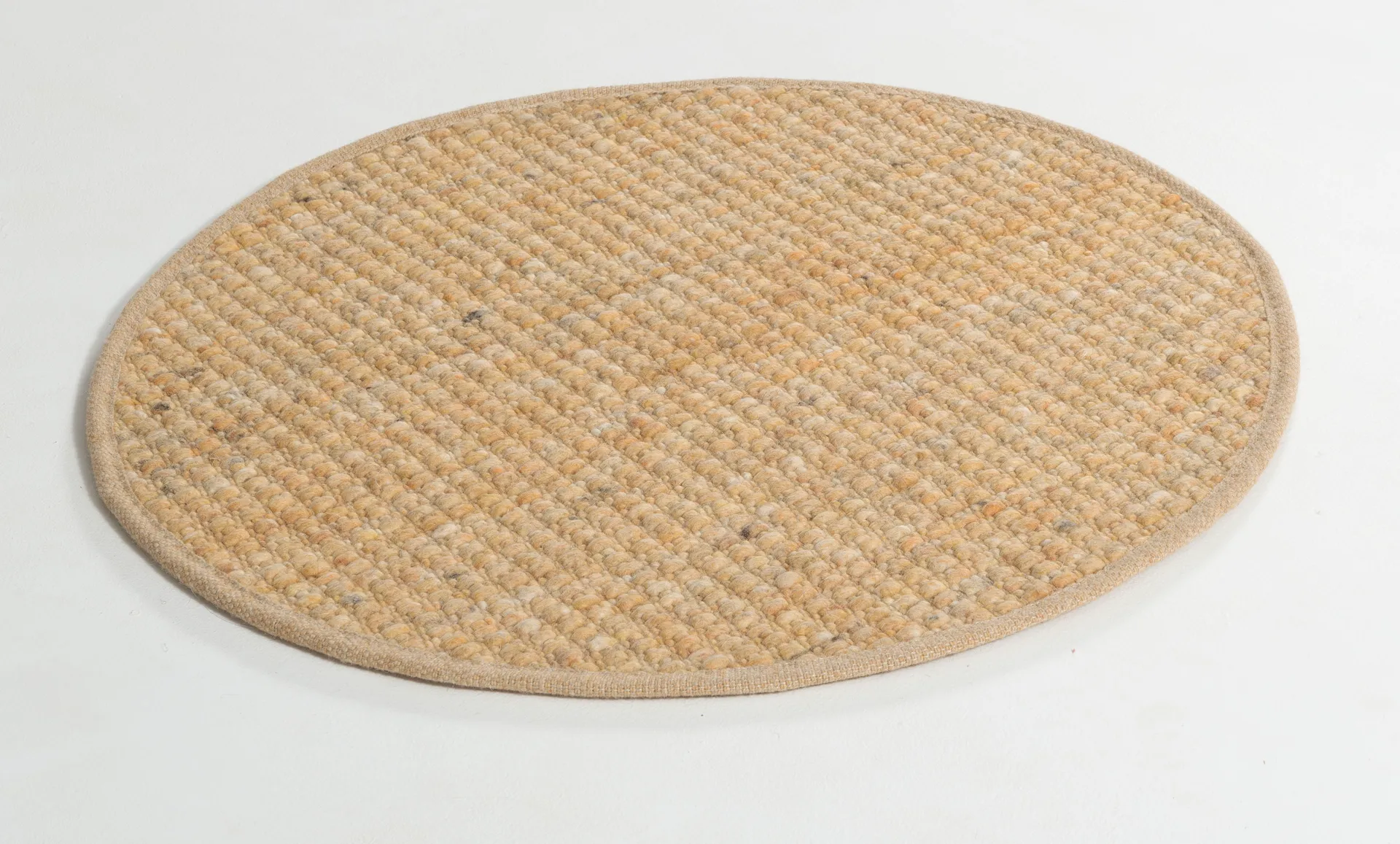Greenland Swift round rug, Gold no. 261, Ø170 cm Tisca