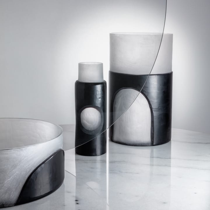 Carved vase small - Black - Tom Dixon