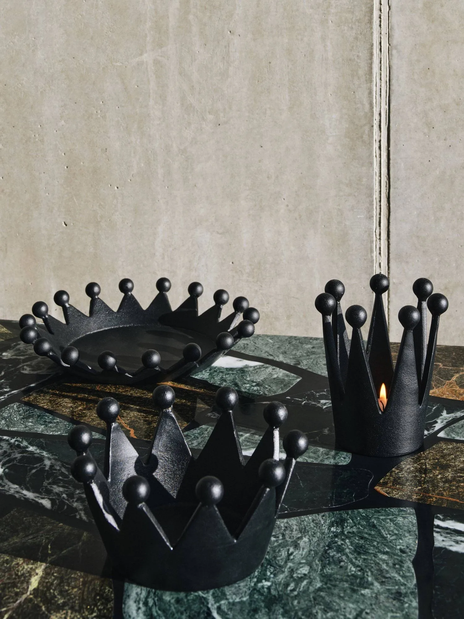 Cast iron tealight holder, Ø22x4.5 cm Tom Dixon