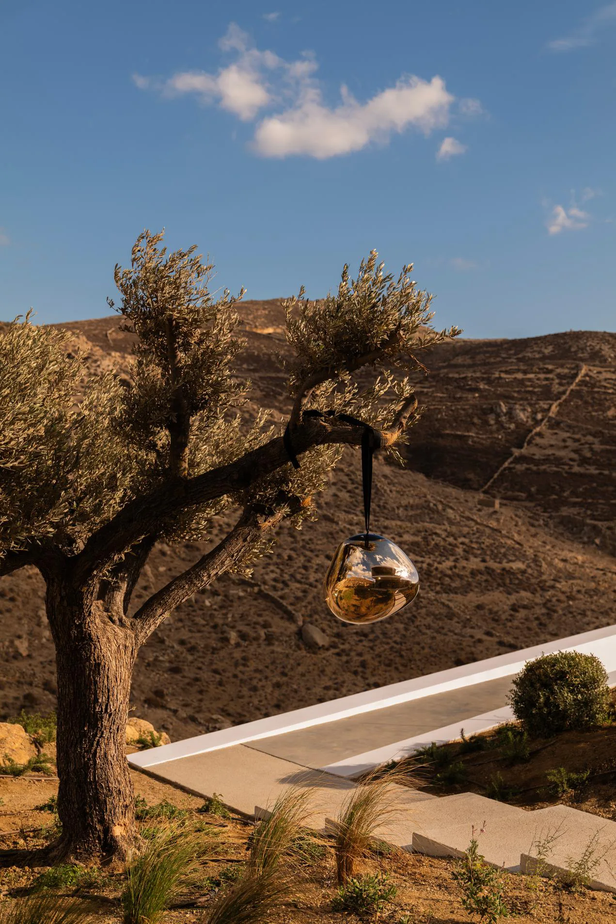 Melt Portable LED Large floor lamp, Gold Tom Dixon