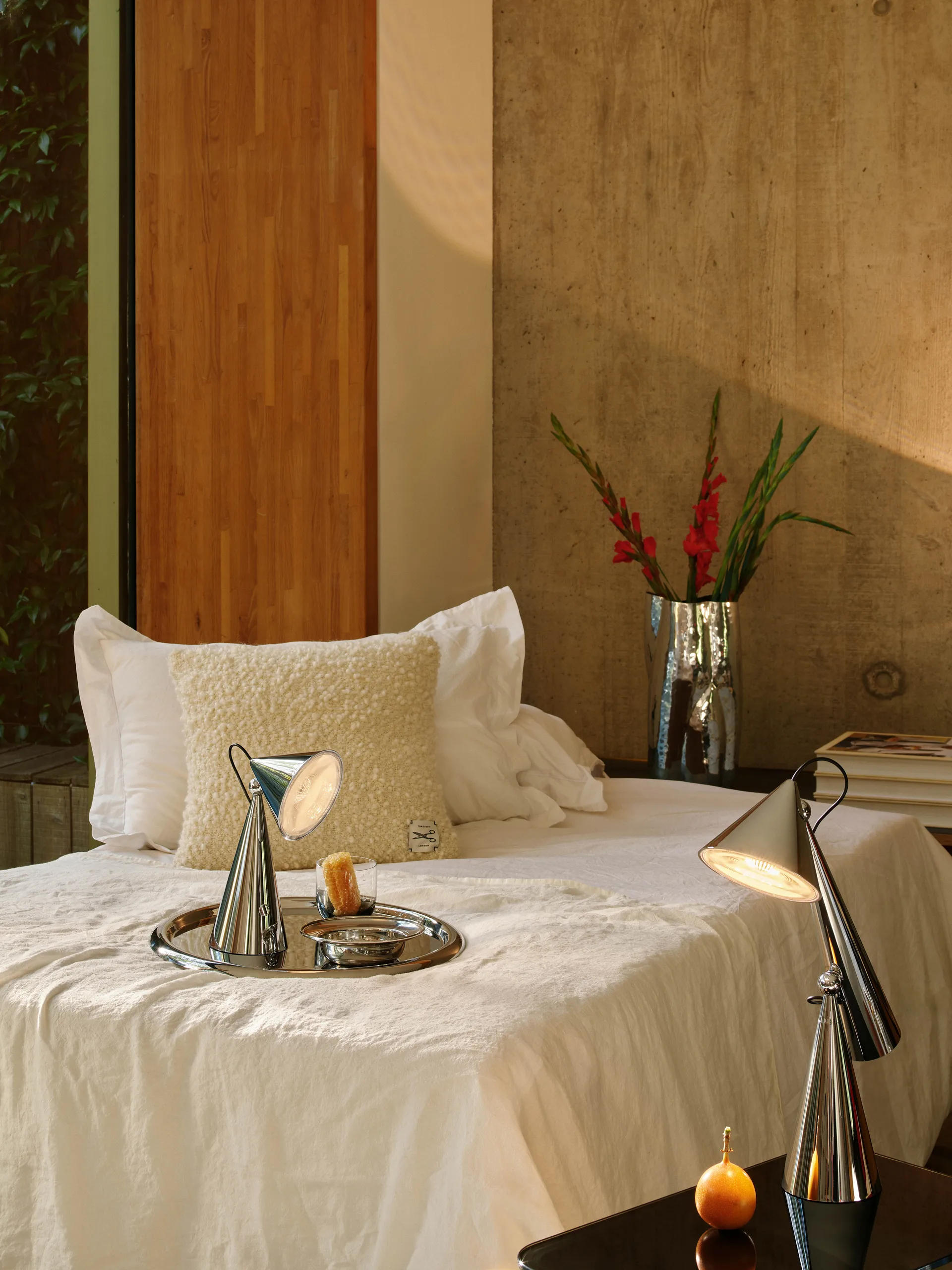 Pose Portable LED table lamp, Silver Tom Dixon