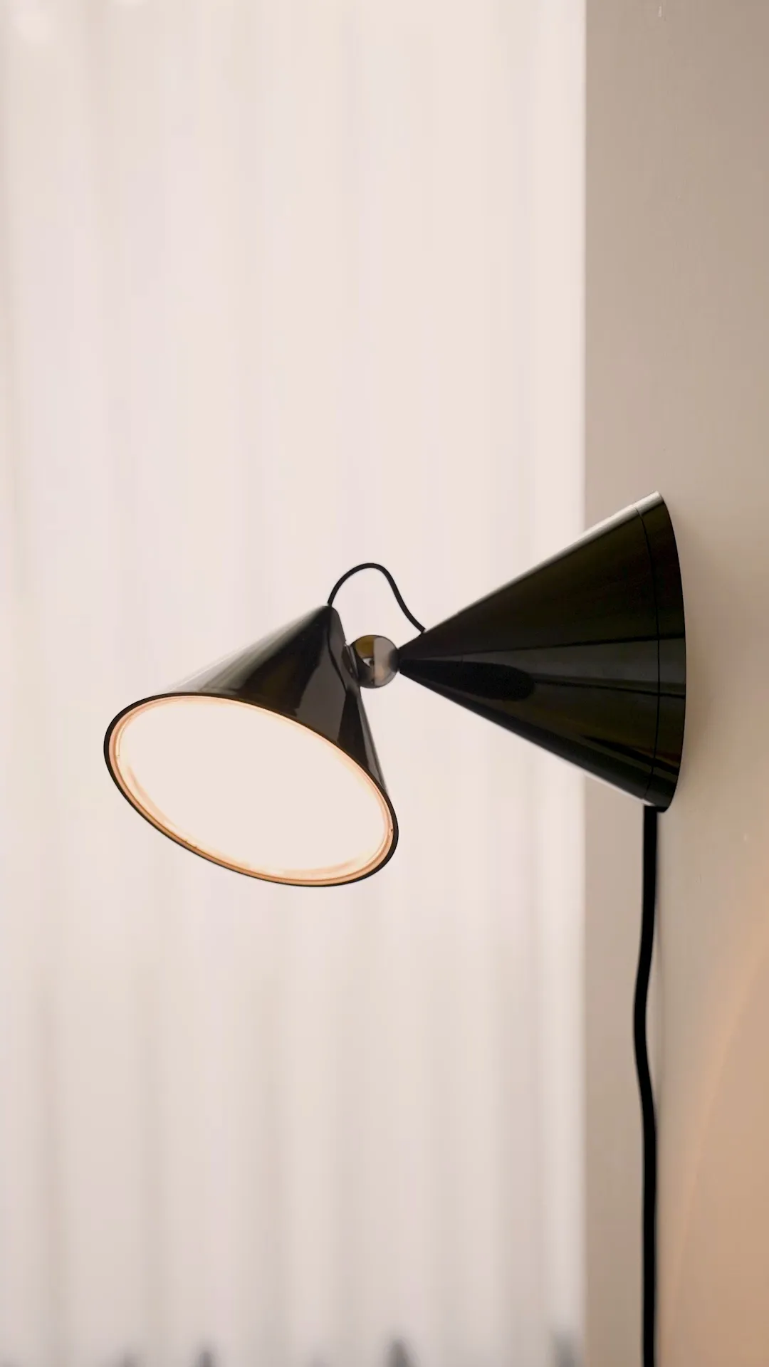 Pose Surface wall lamp, Kelp Tom Dixon