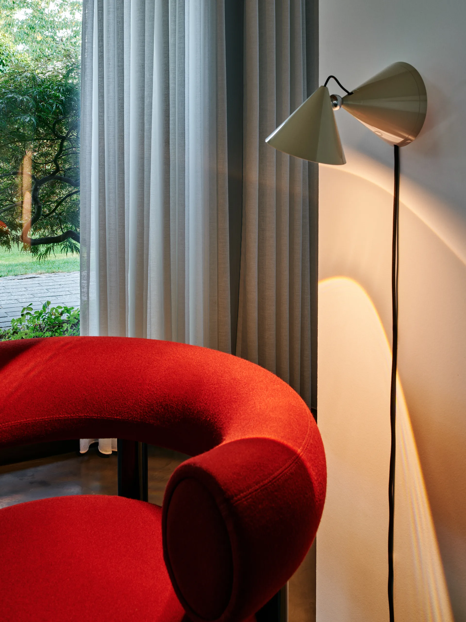 Pose Surface wall lamp, Putty Tom Dixon